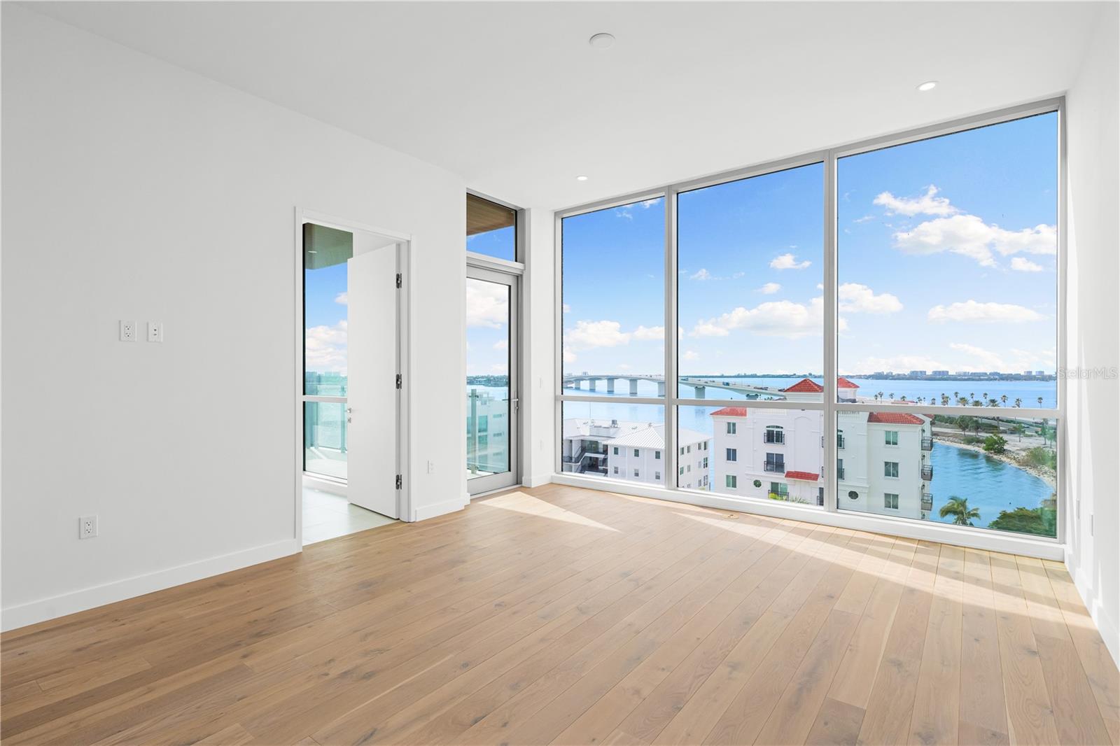 111 GOLDEN GATE PT #701PH