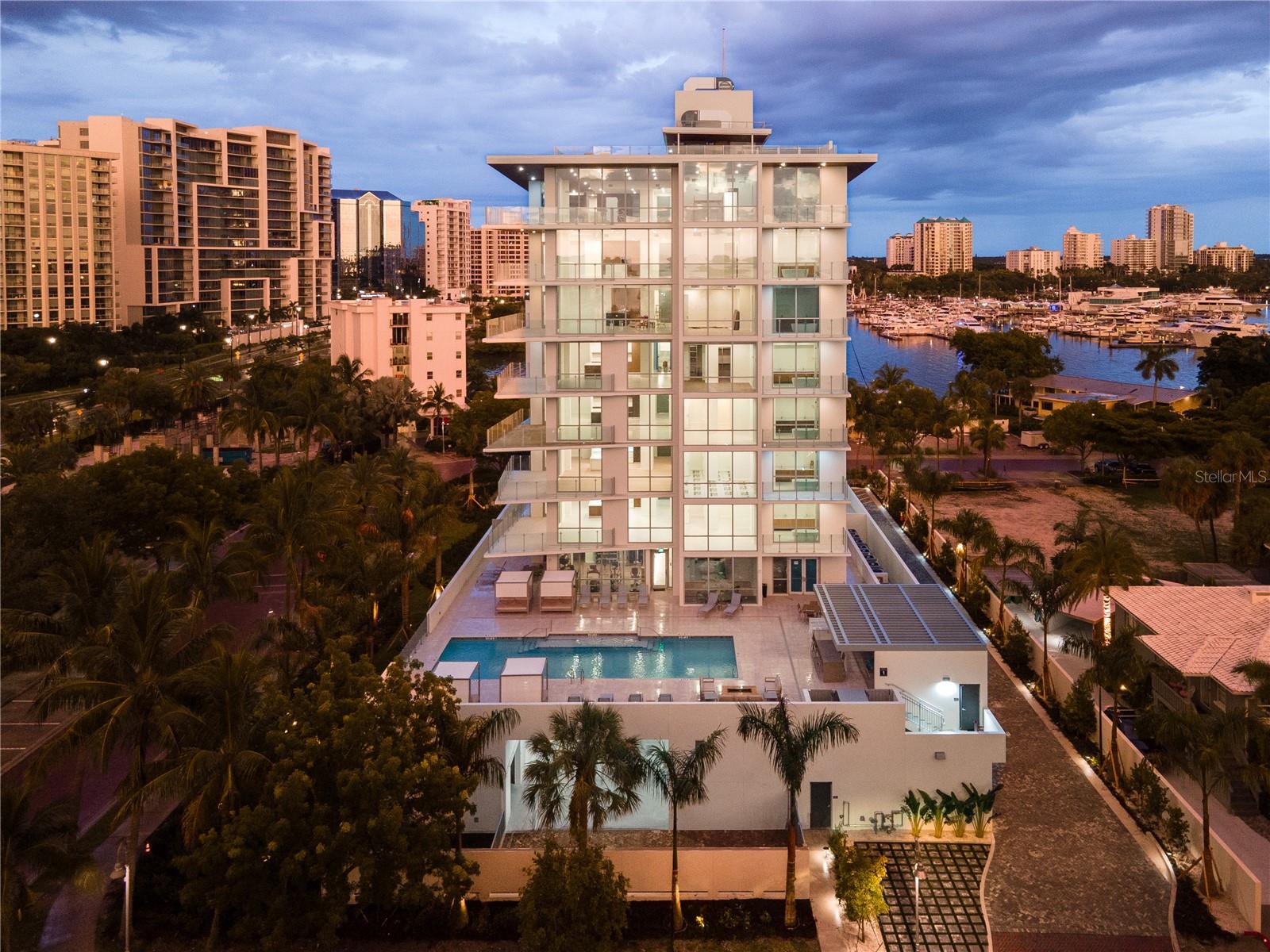 111 GOLDEN GATE PT #701PH