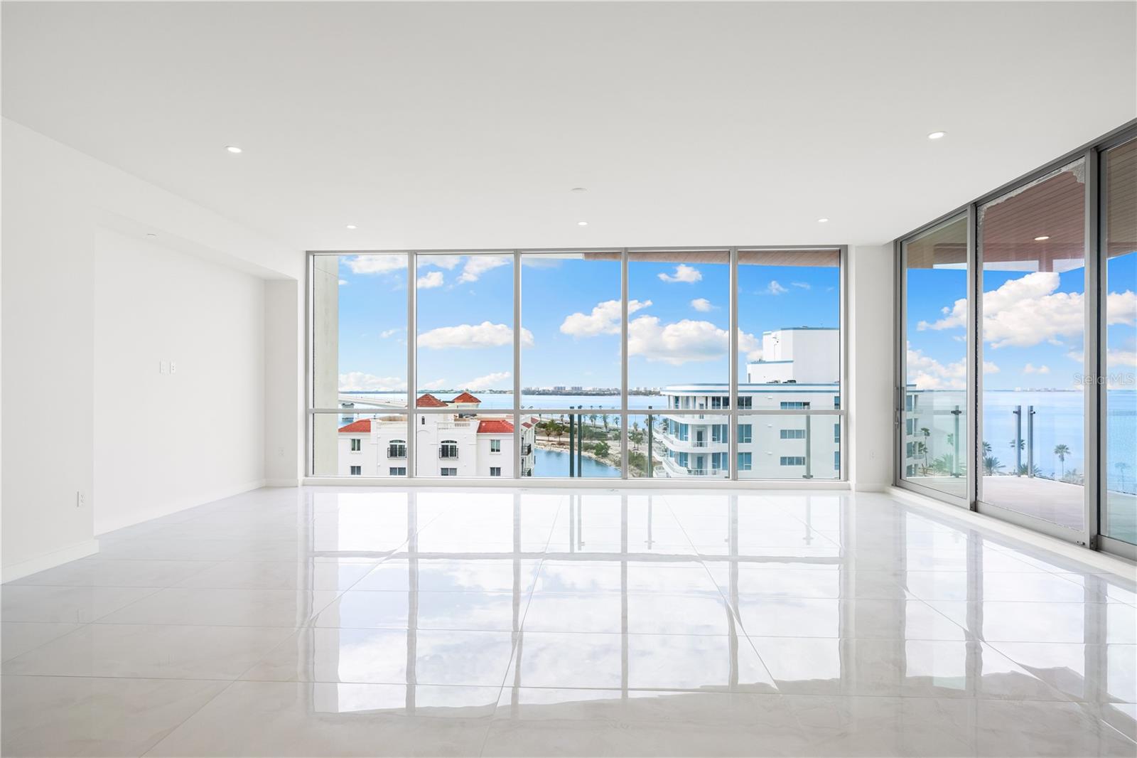 111 GOLDEN GATE PT #701PH