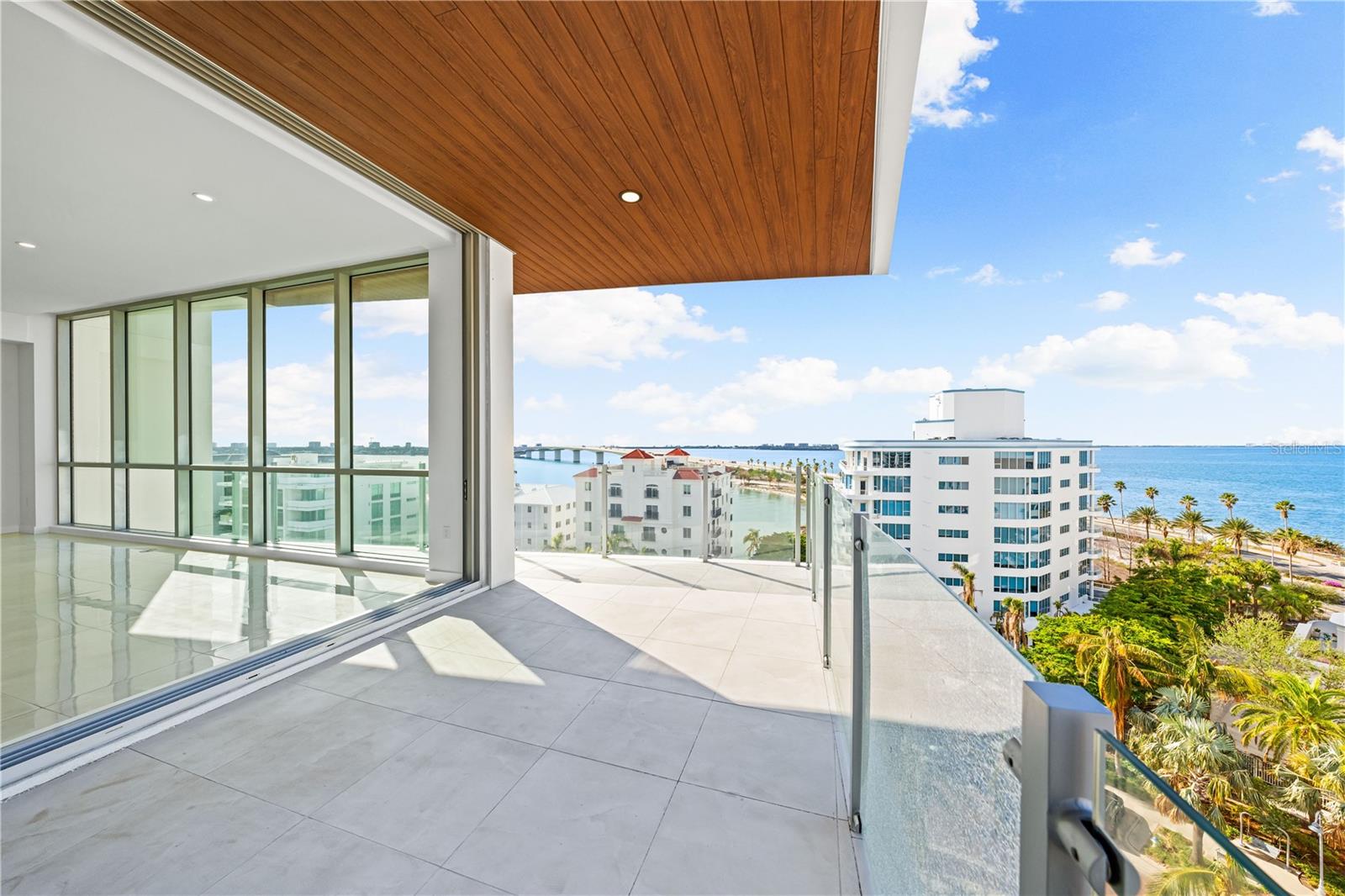 111 GOLDEN GATE PT #701PH