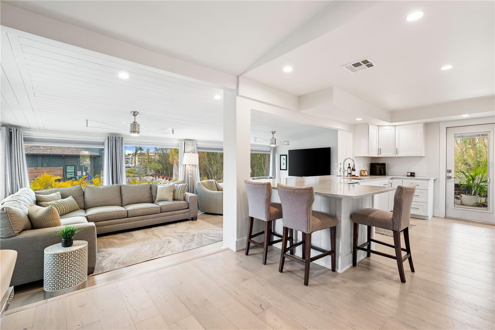541 EDLEE LN
