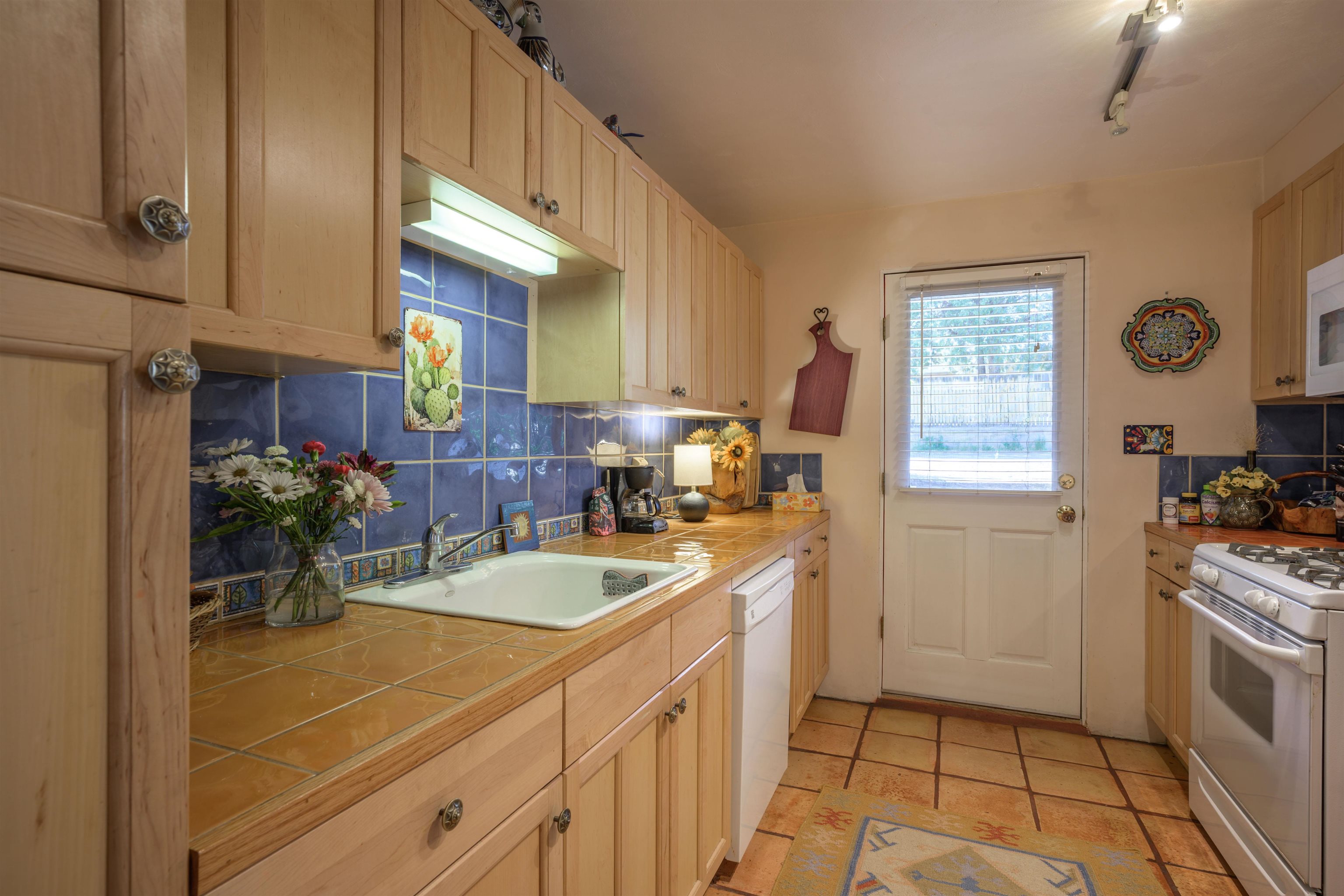 607 Valverde Street Unit: 607