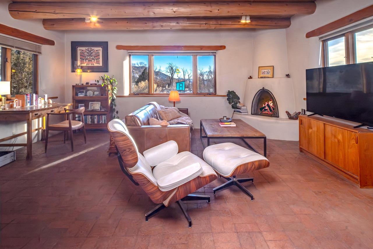 31 and 33 Juan de Dios Road