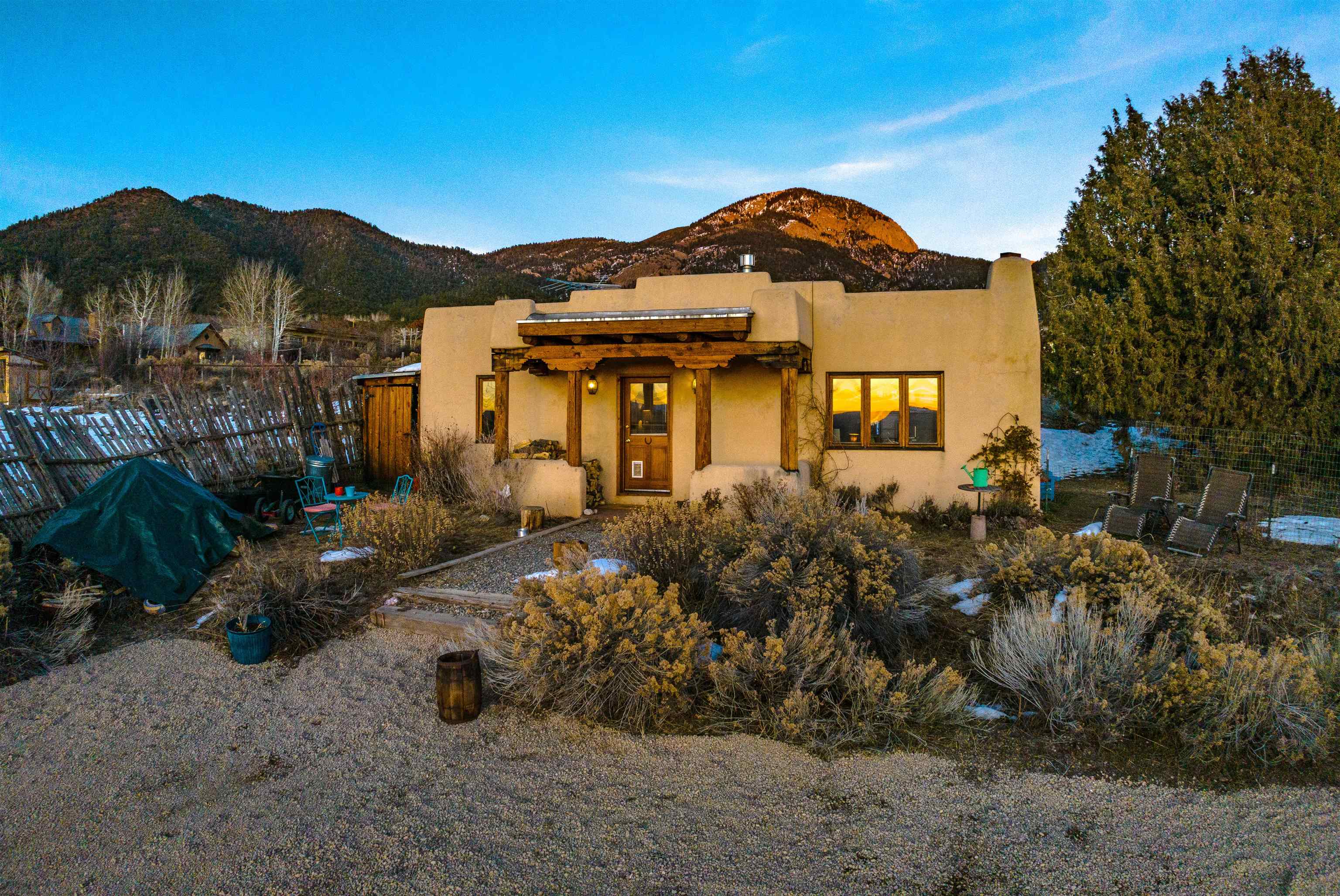 31 and 33 Juan de Dios Road