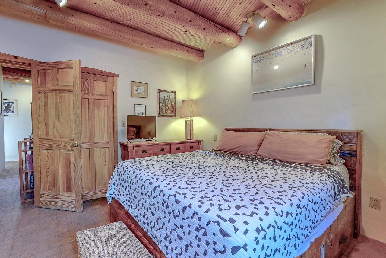 31 and 33 Juan de Dios Road