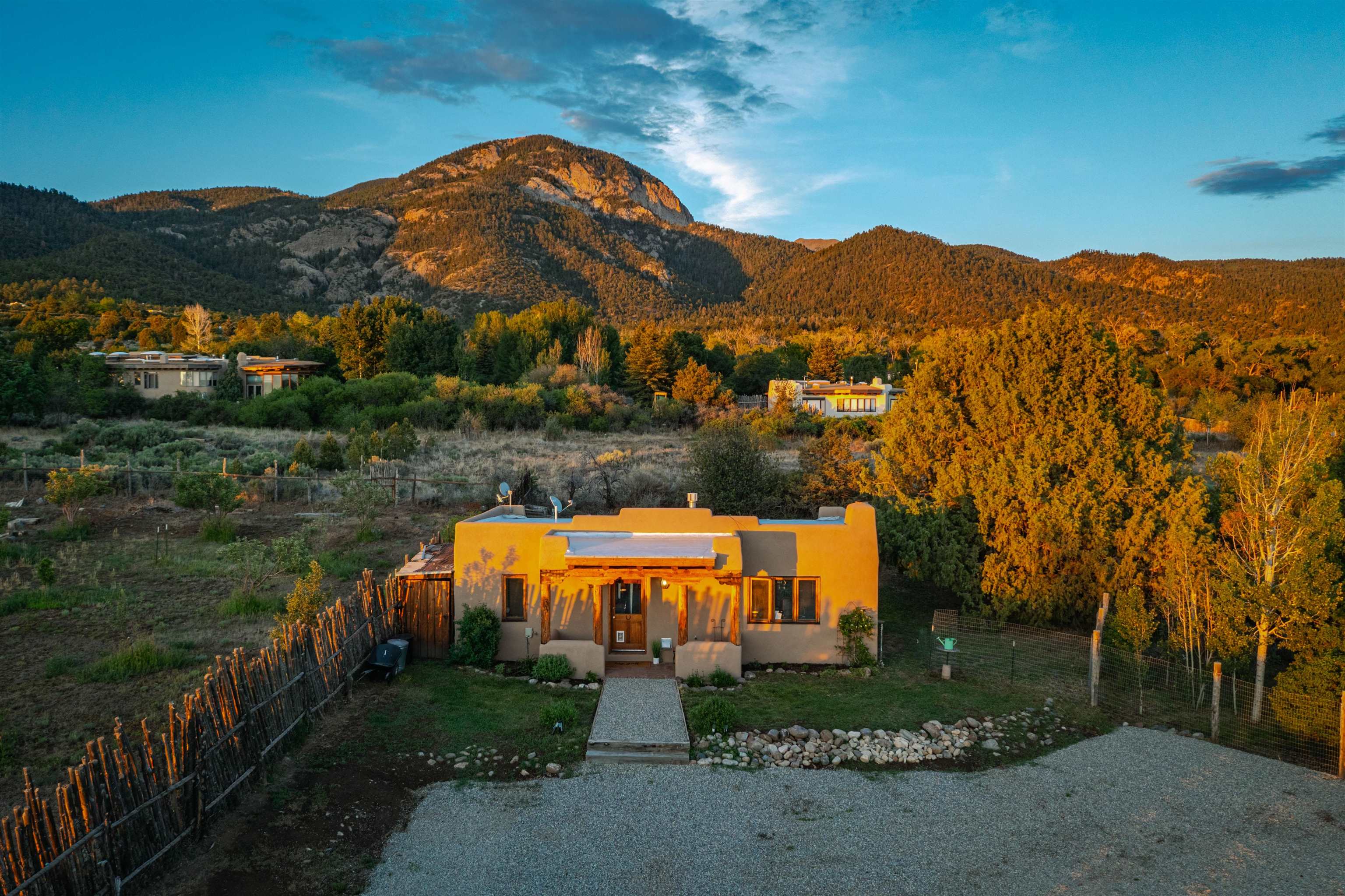 31 and 33 Juan de Dios Road