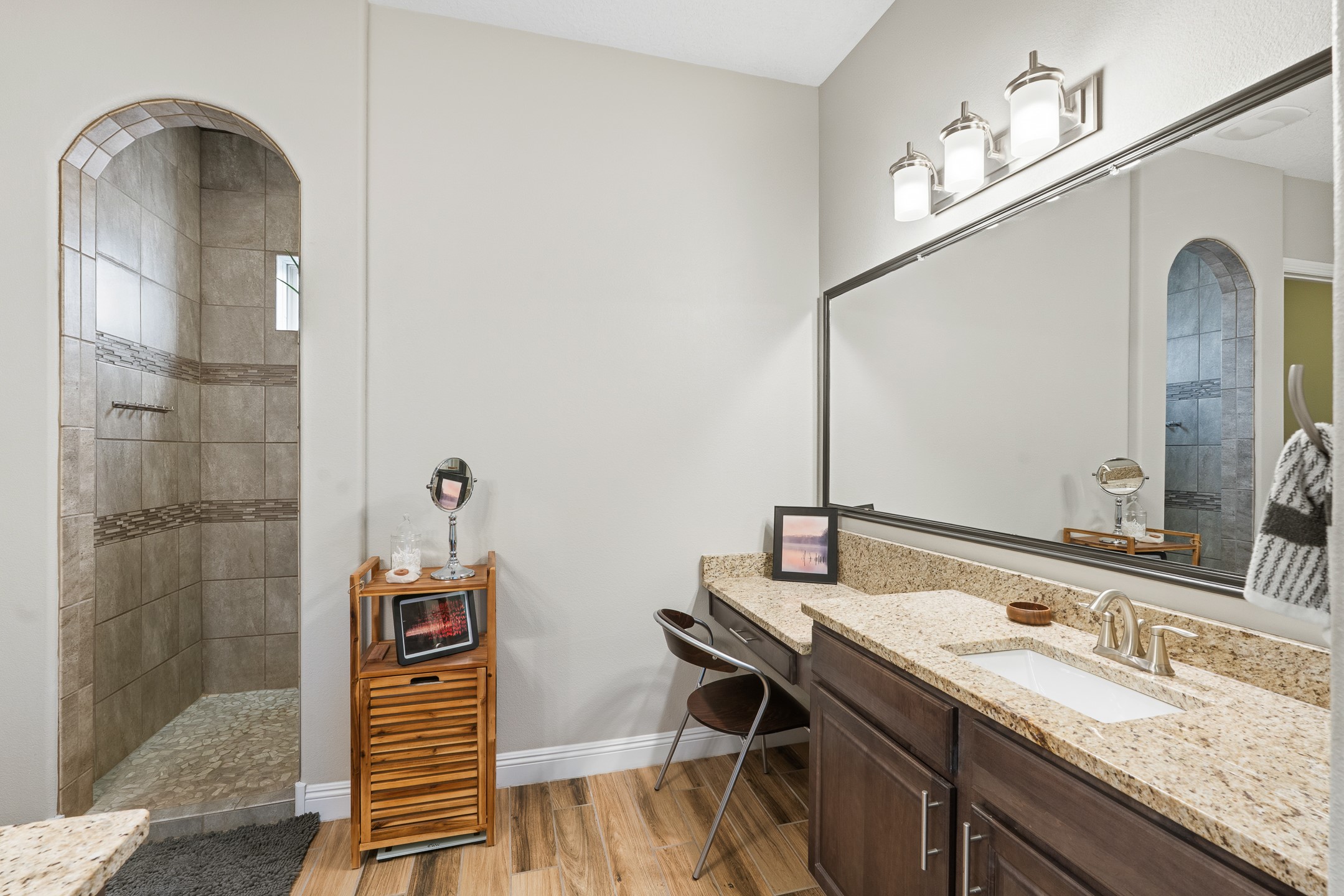 4759 Lluvia Encantada