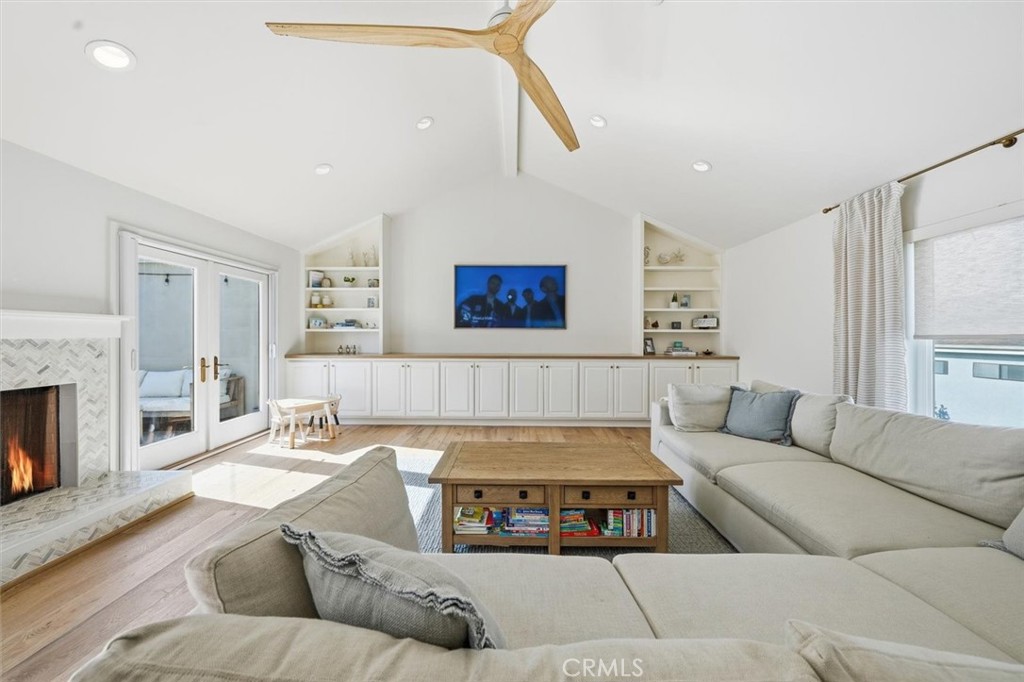 125 S Juanita Avenue A