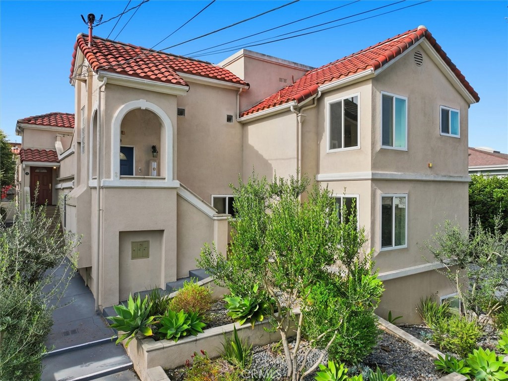 125 S Juanita Avenue A