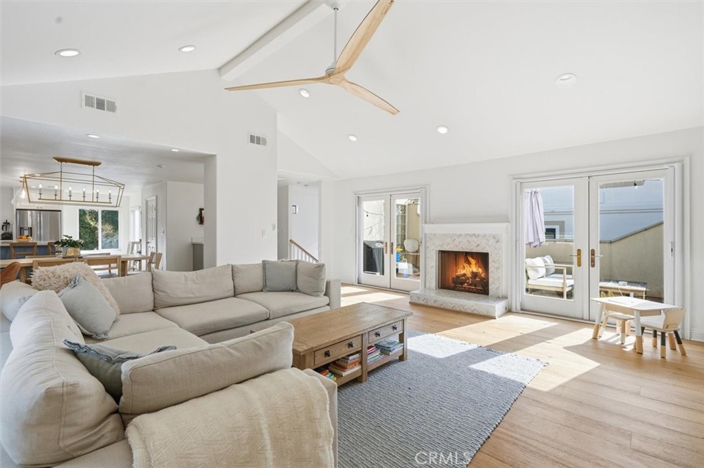 125 S Juanita Avenue A