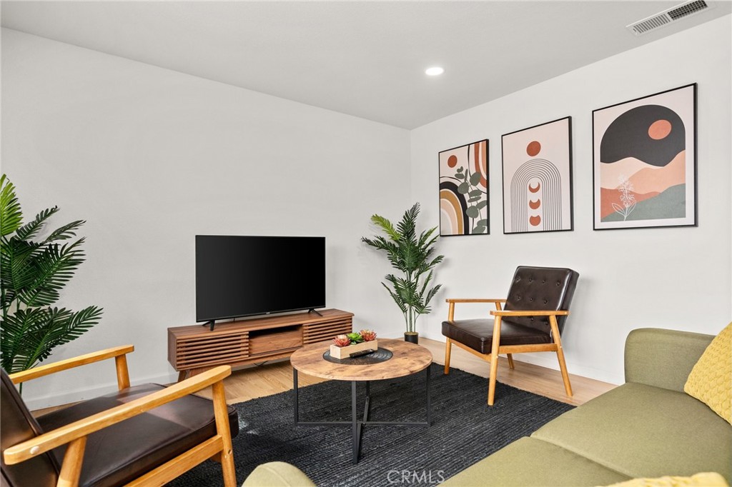 4743 Avenida La Espana Daga