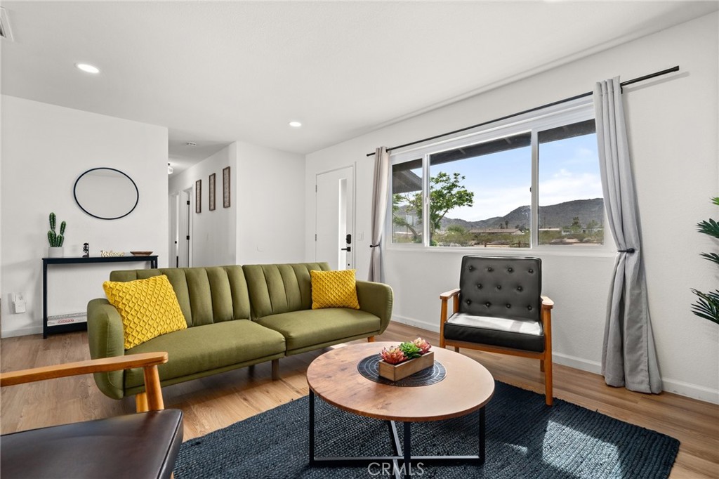 4743 Avenida La Espana Daga