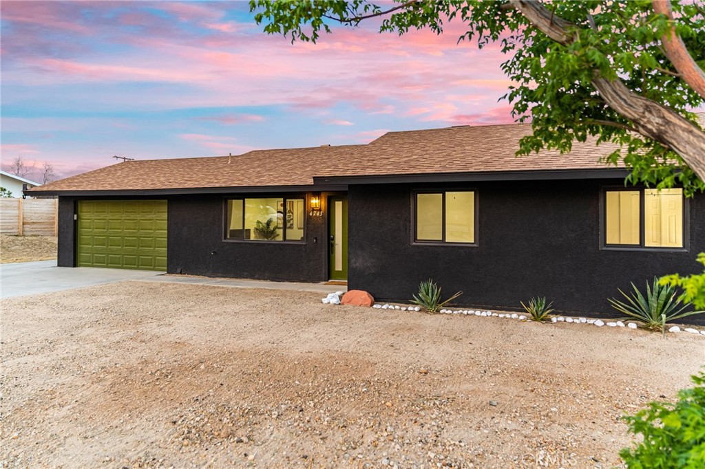 4743 Avenida La Espana Daga