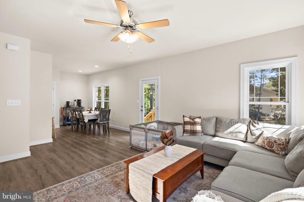 16 LINCOLN COVE