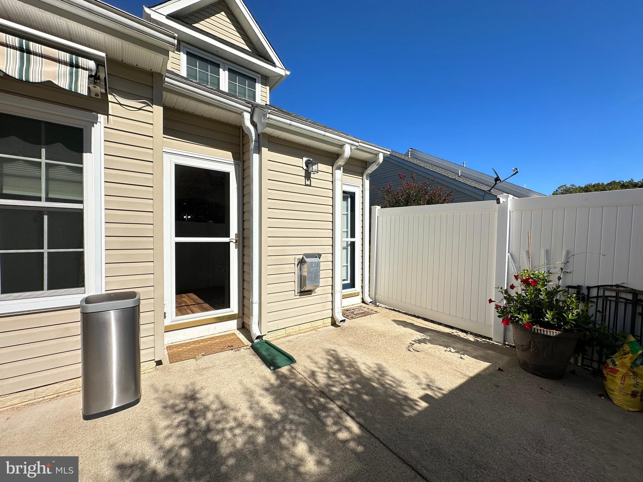 6504 FEATHER EDGE COURT