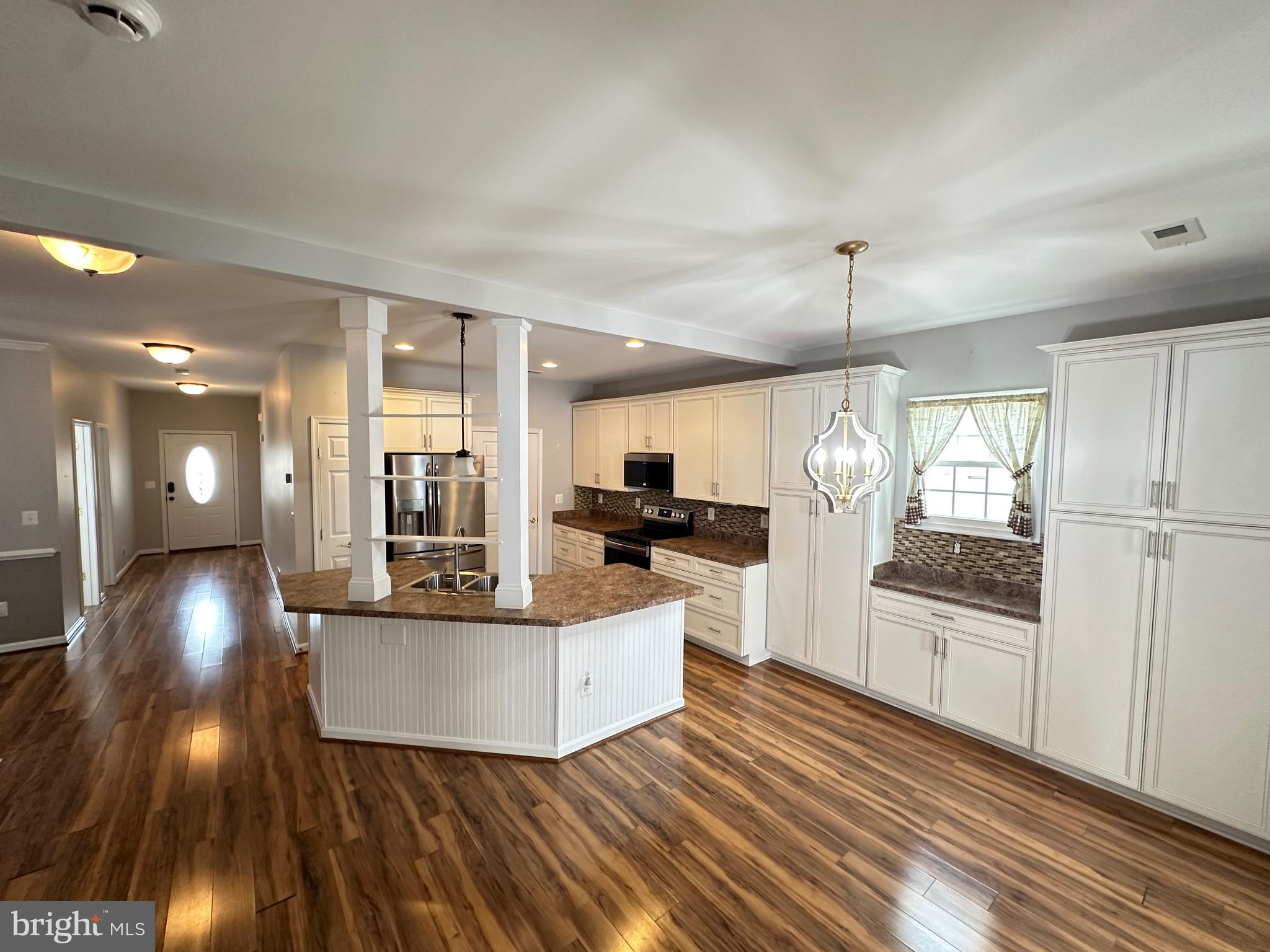 6504 FEATHER EDGE COURT