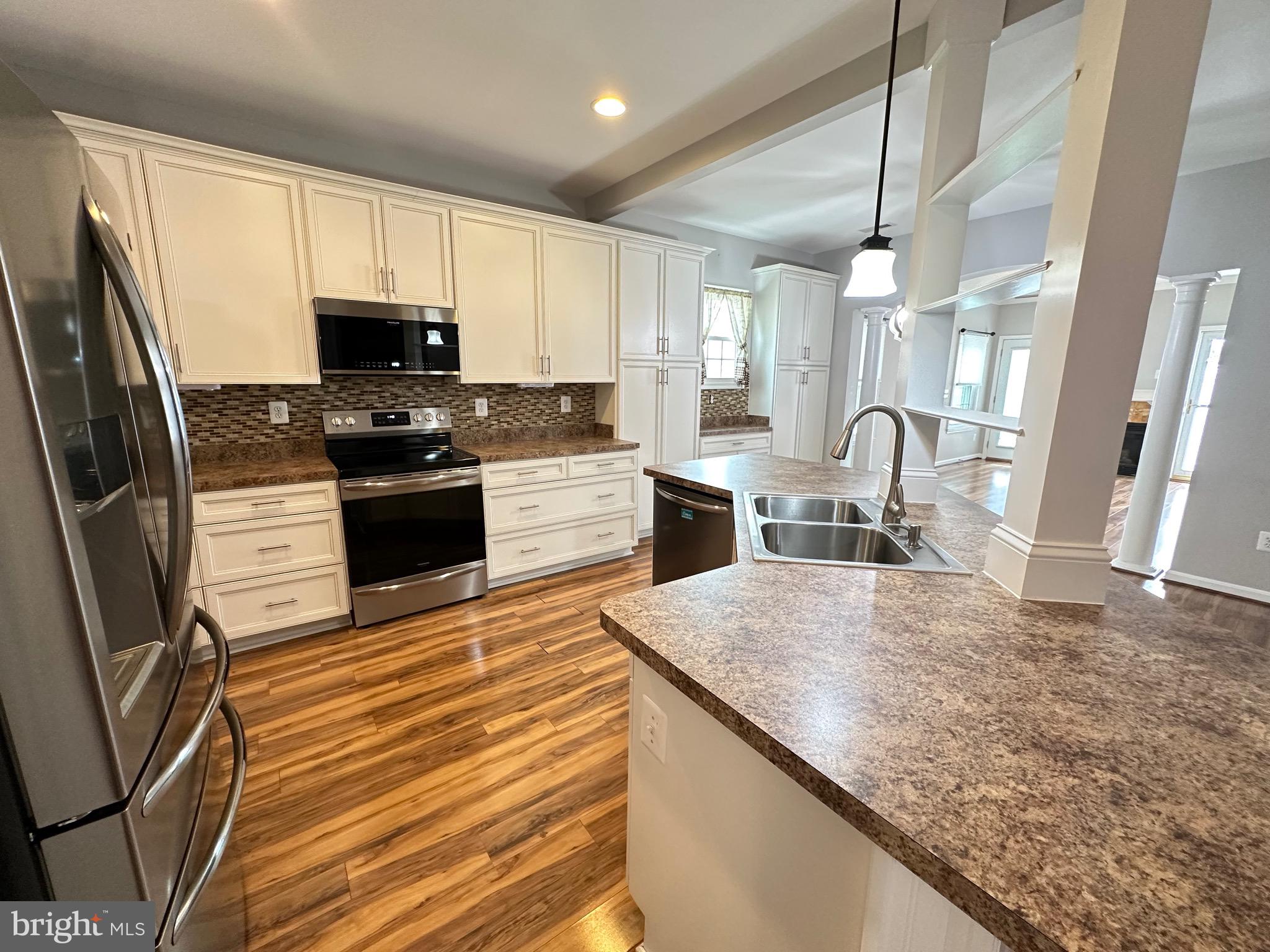 6504 FEATHER EDGE COURT