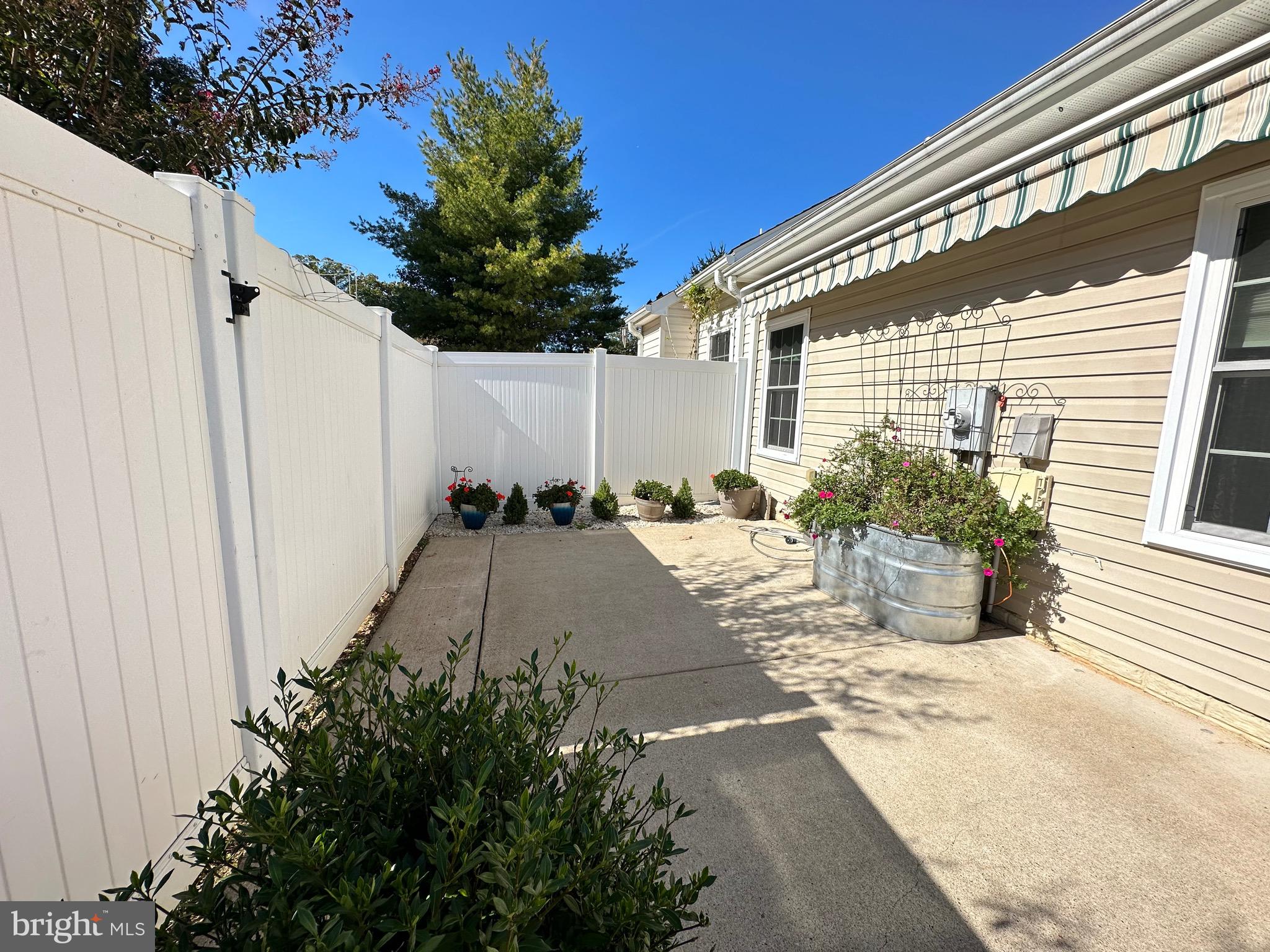 6504 FEATHER EDGE COURT