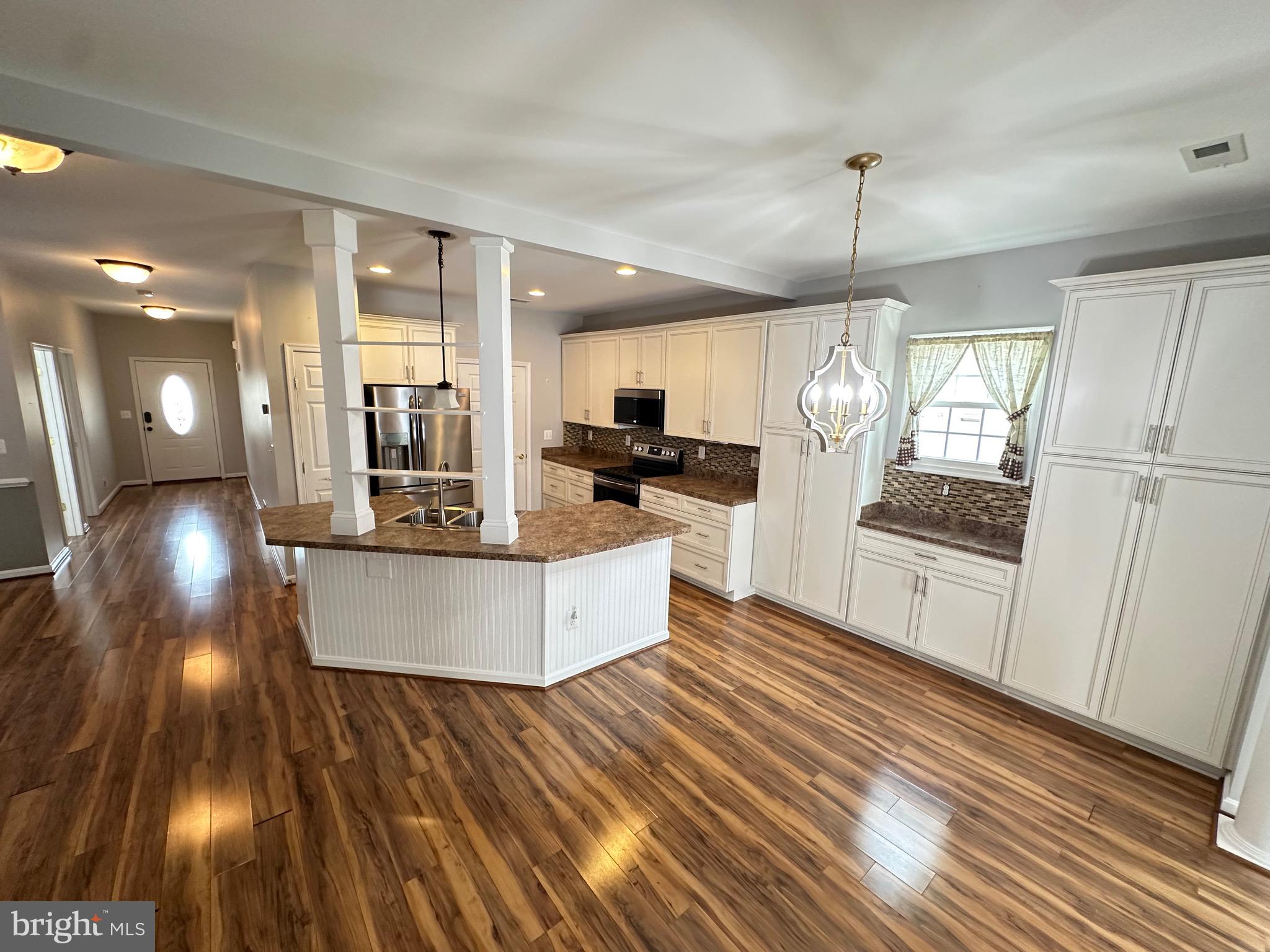 6504 FEATHER EDGE COURT