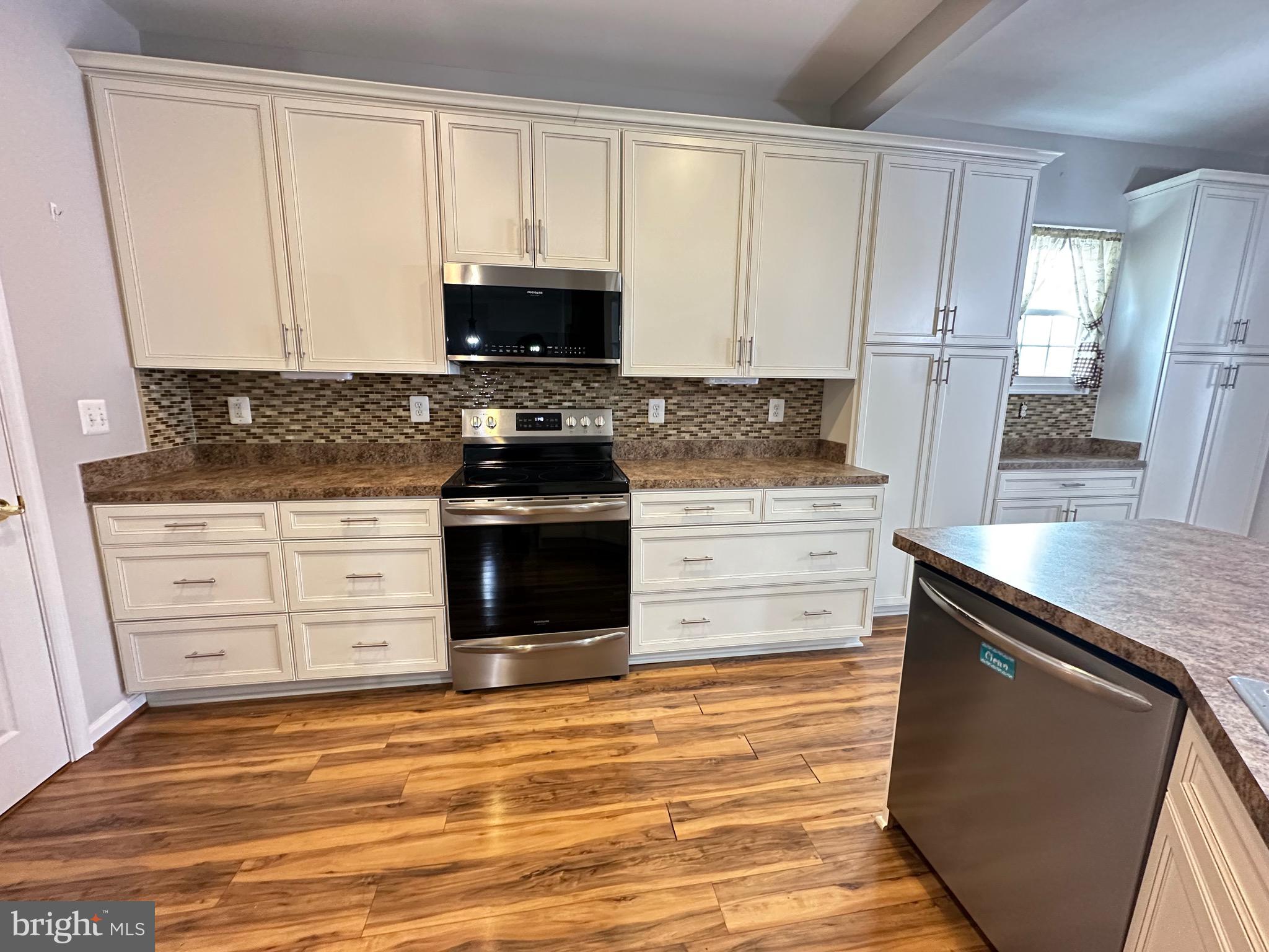 6504 FEATHER EDGE COURT