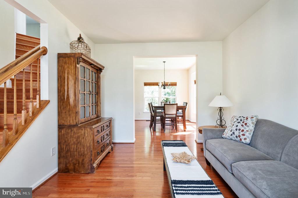 3817 CARLYLE COURT