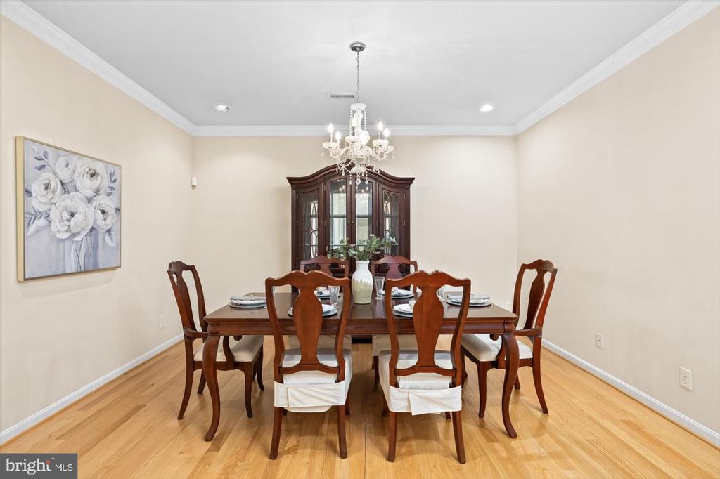 9536 AIRDRIE LANE