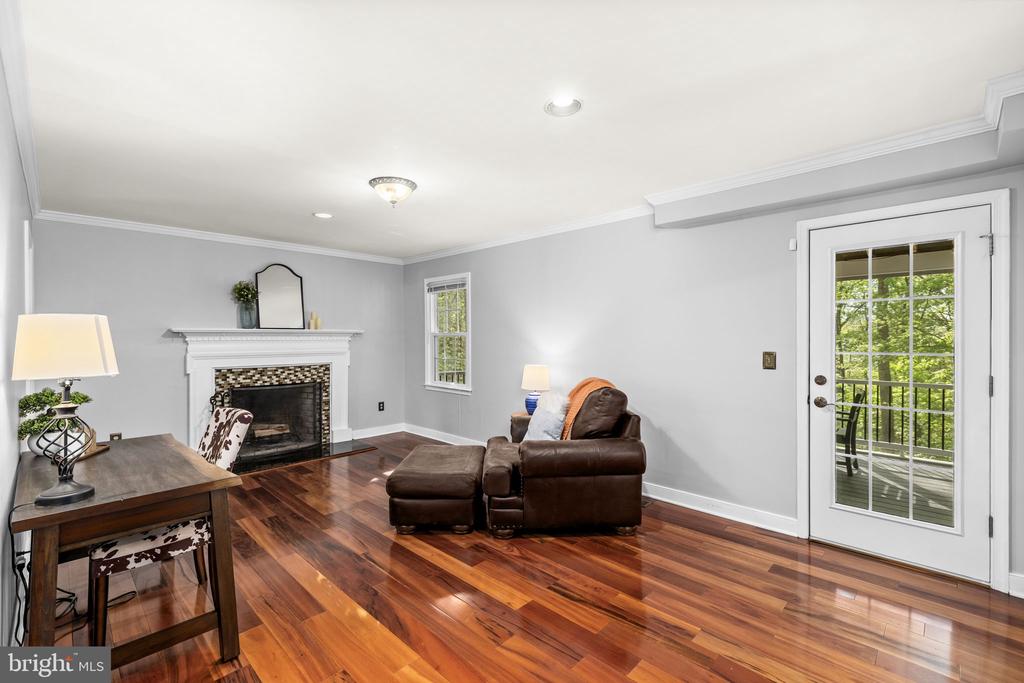 4406 HILLTOP COURT