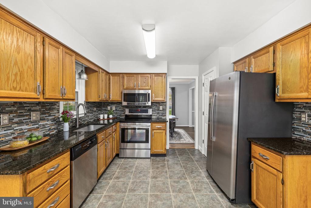 4406 HILLTOP COURT