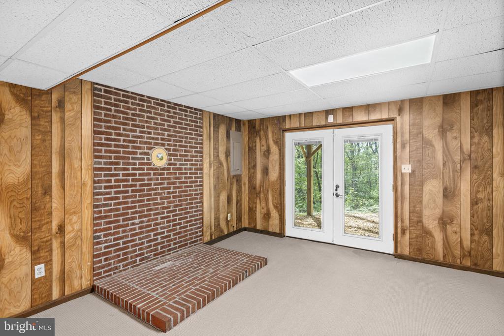 4406 HILLTOP COURT