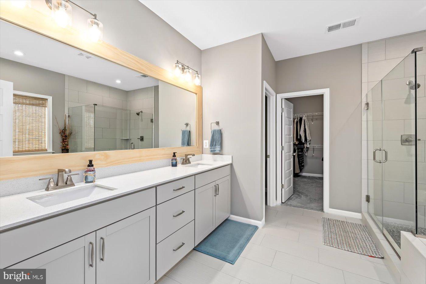 910 CRAB APPLE DRIVE