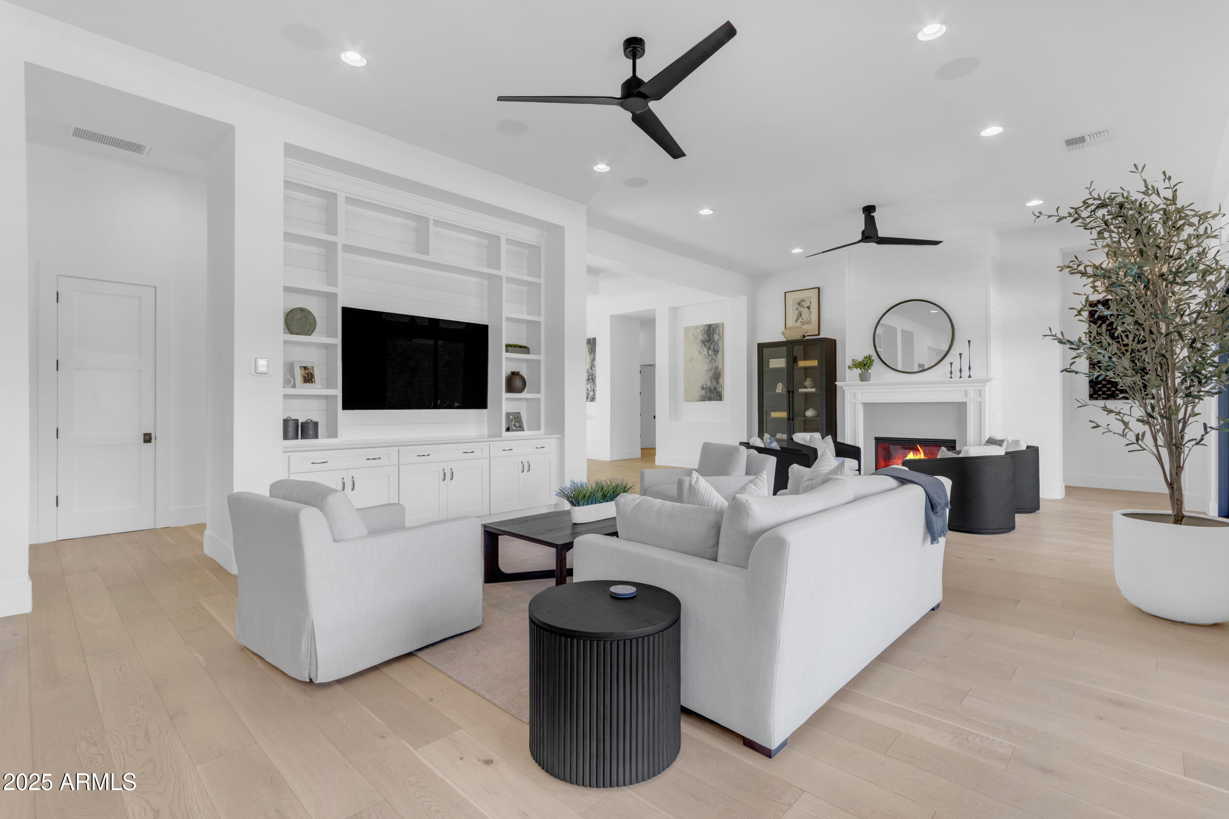 2580 E COUNTRY SHADOWS Street