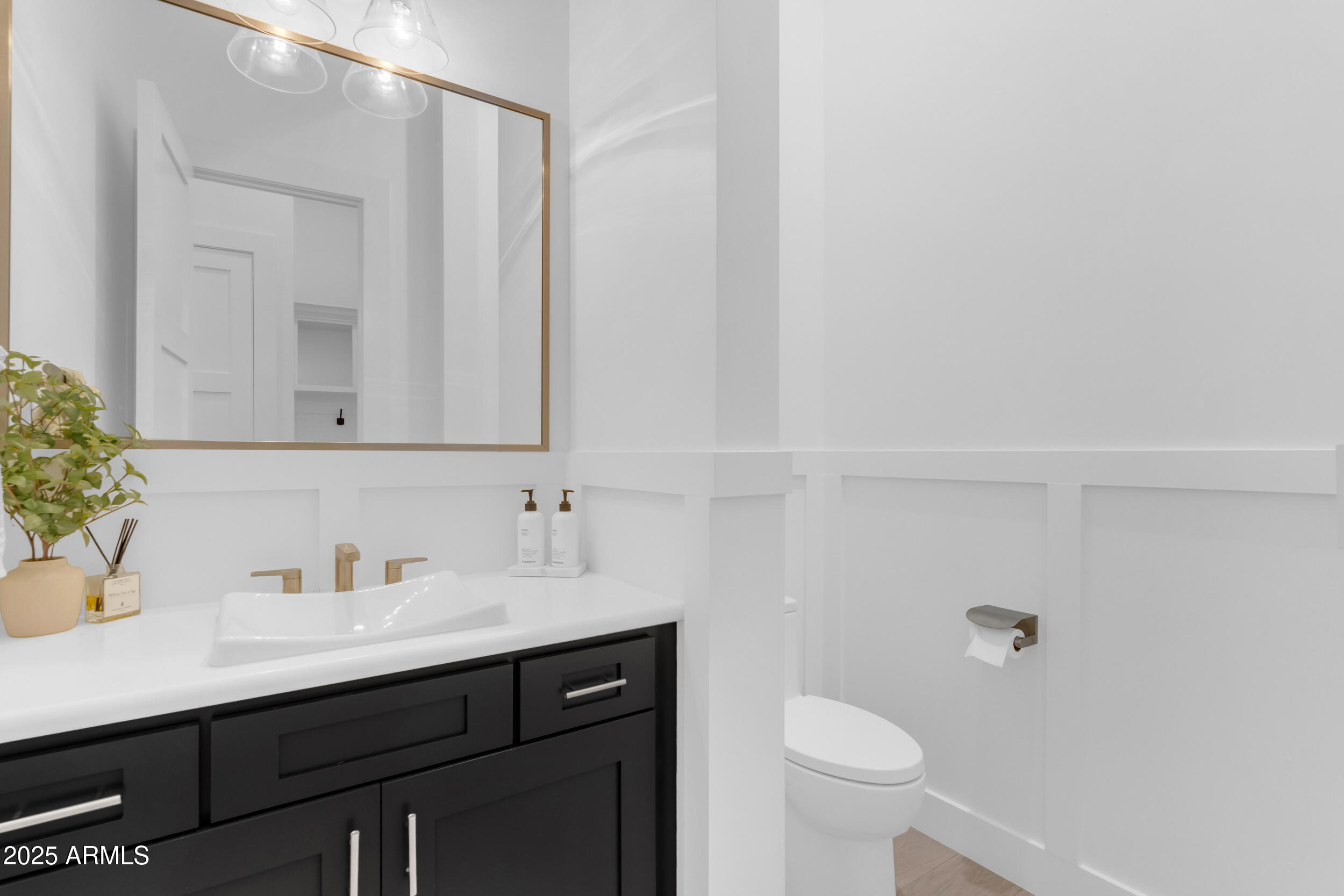 2580 E COUNTRY SHADOWS Street