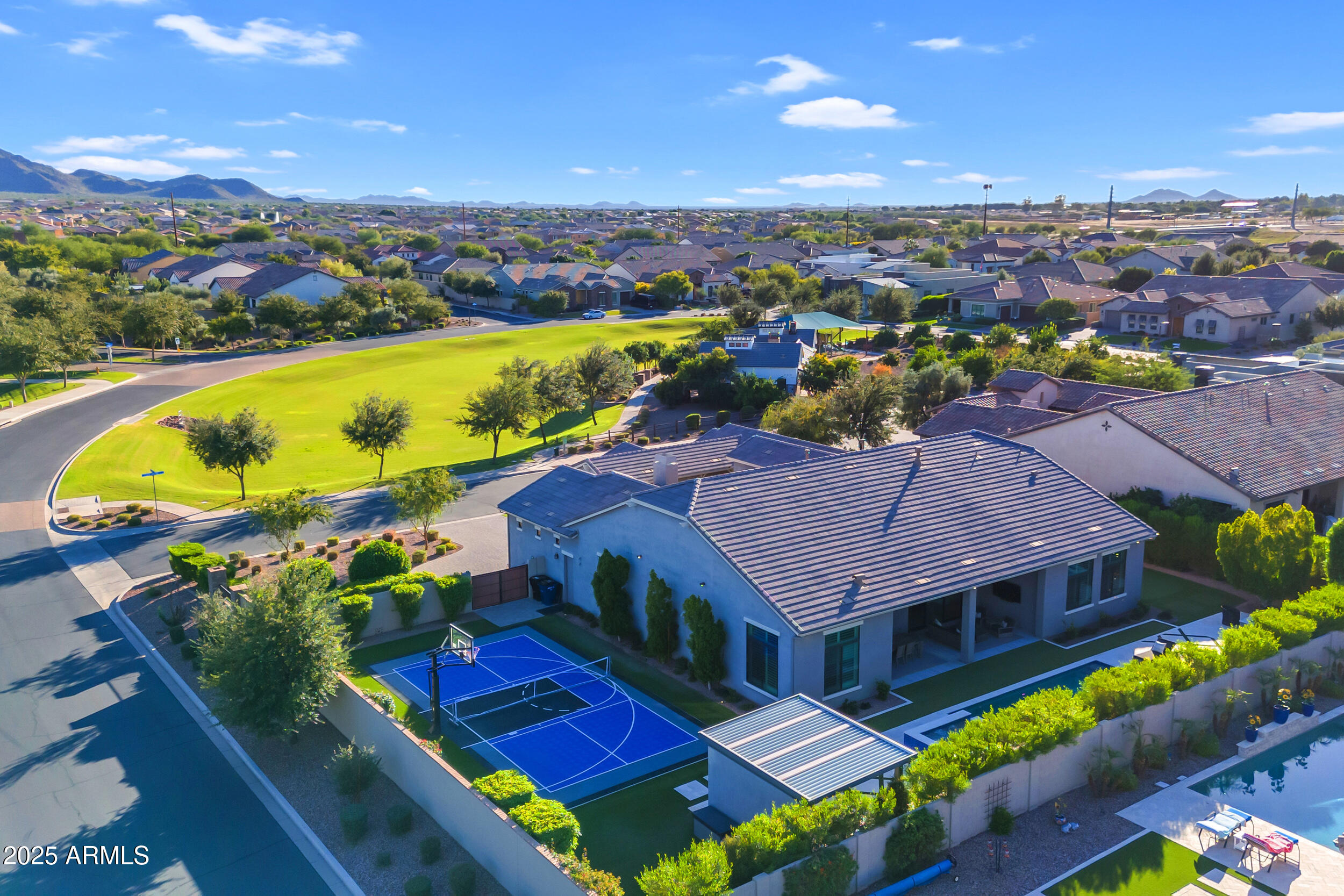 2580 E COUNTRY SHADOWS Street