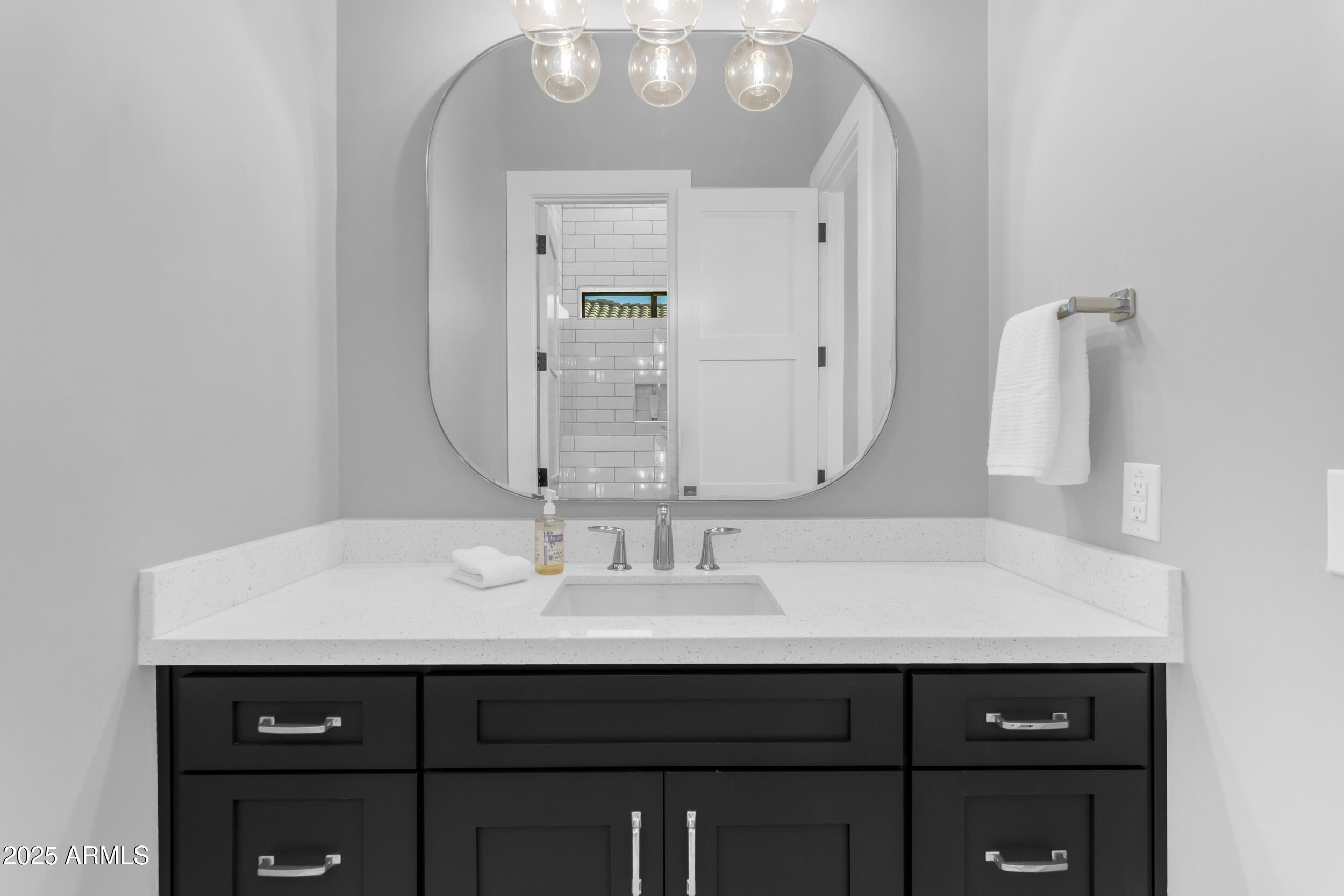 2580 E COUNTRY SHADOWS Street