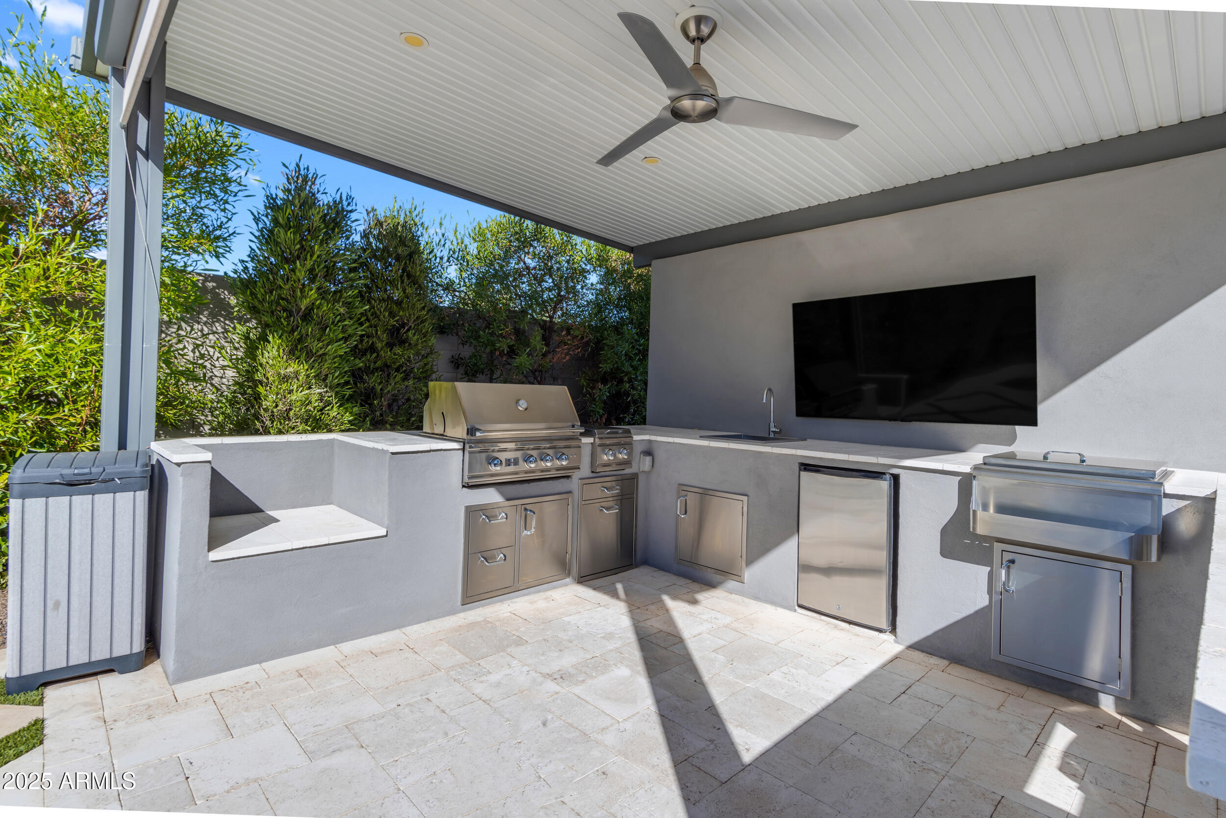 2580 E COUNTRY SHADOWS Street