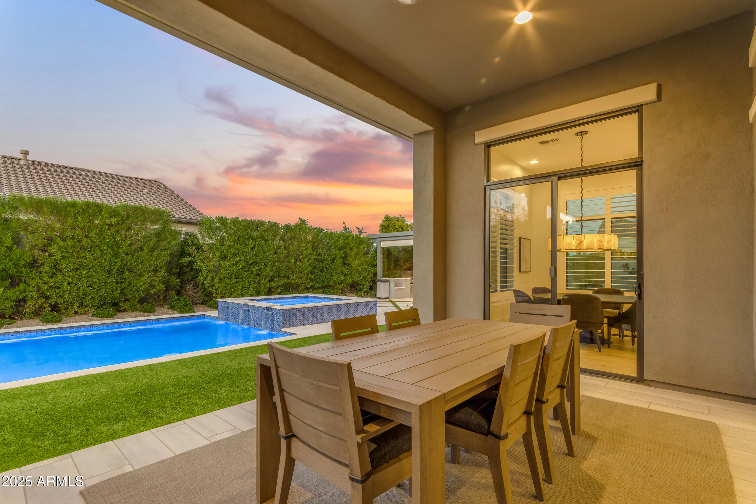 2580 E COUNTRY SHADOWS Street