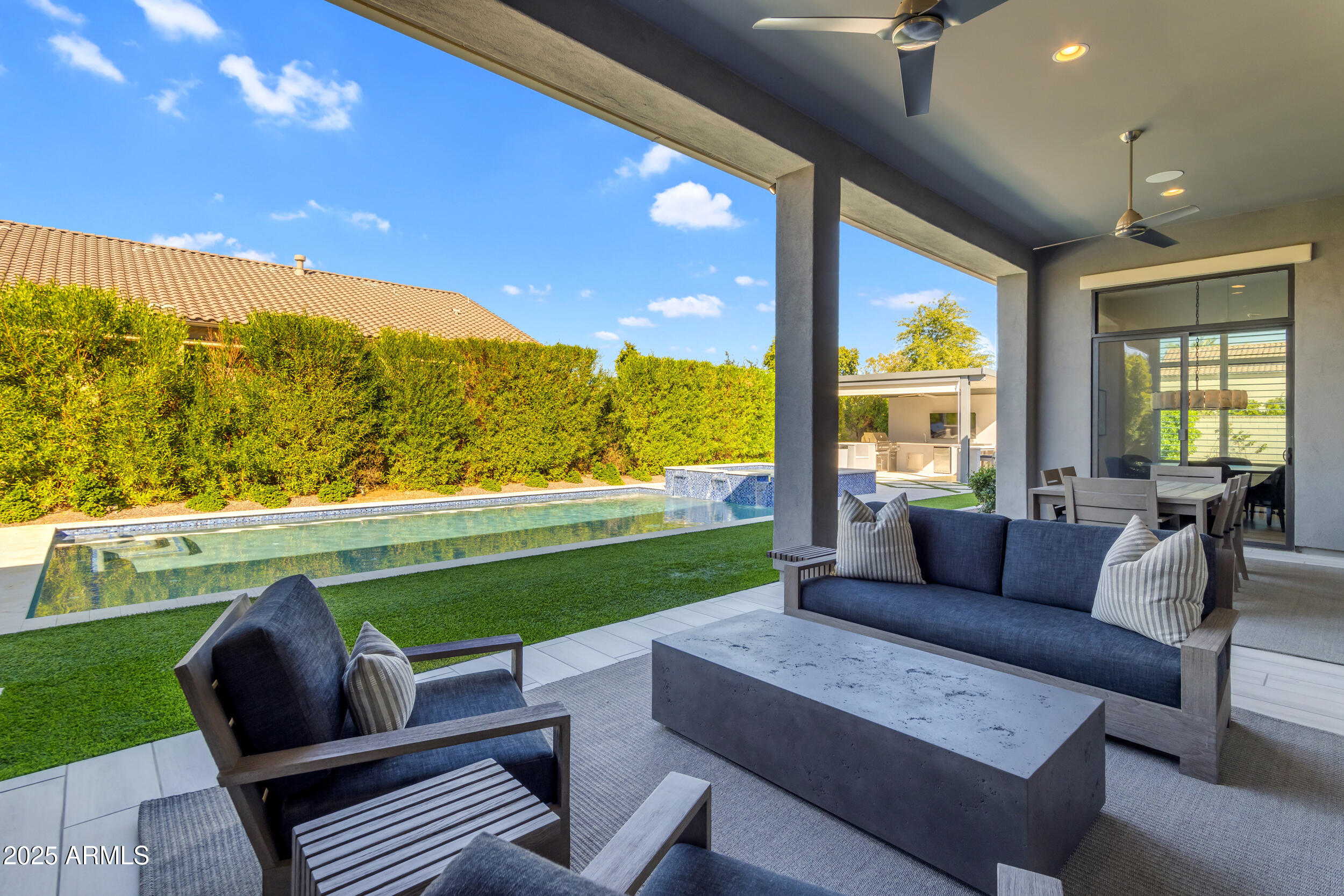 2580 E COUNTRY SHADOWS Street