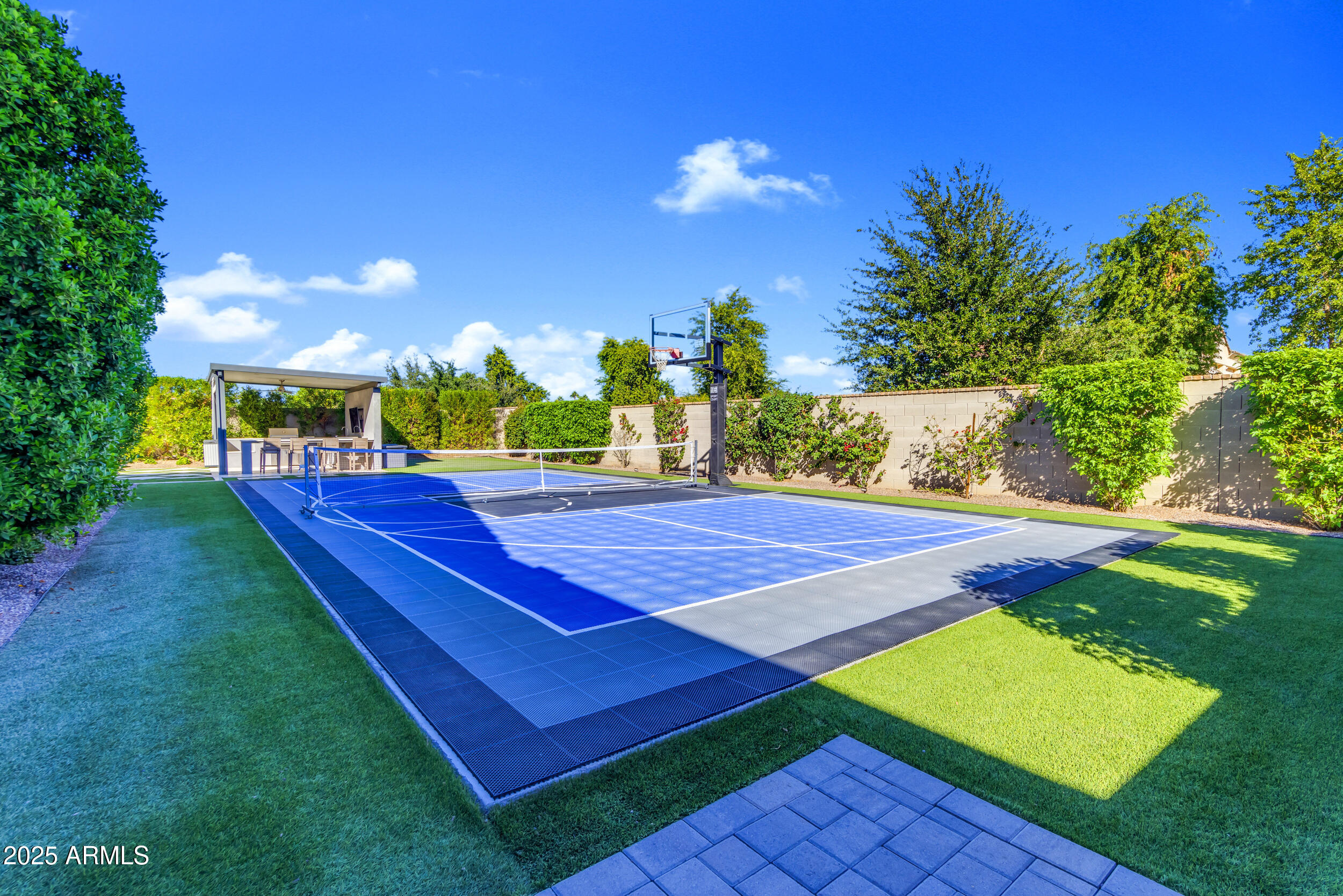 2580 E COUNTRY SHADOWS Street