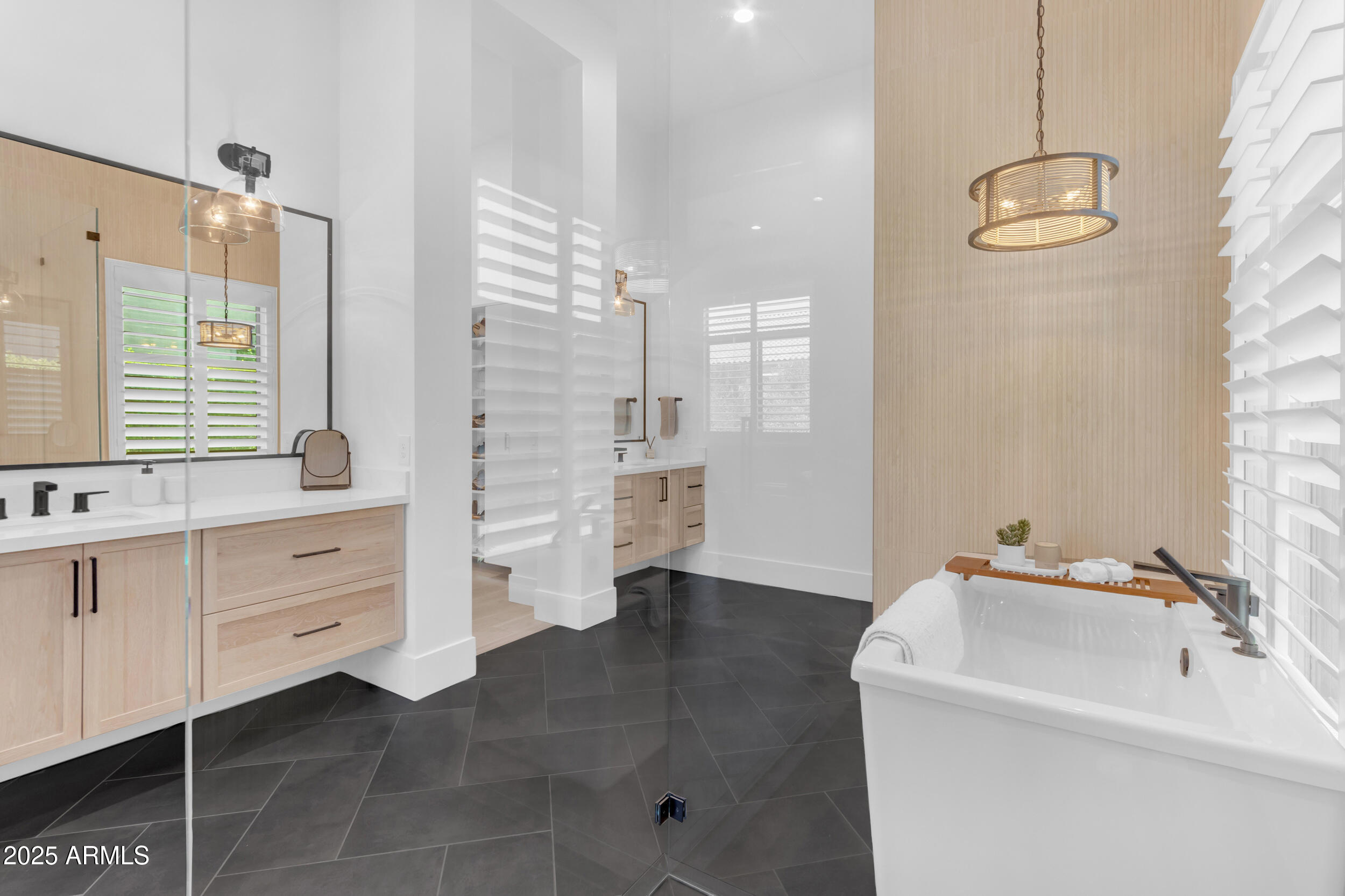 2580 E COUNTRY SHADOWS Street