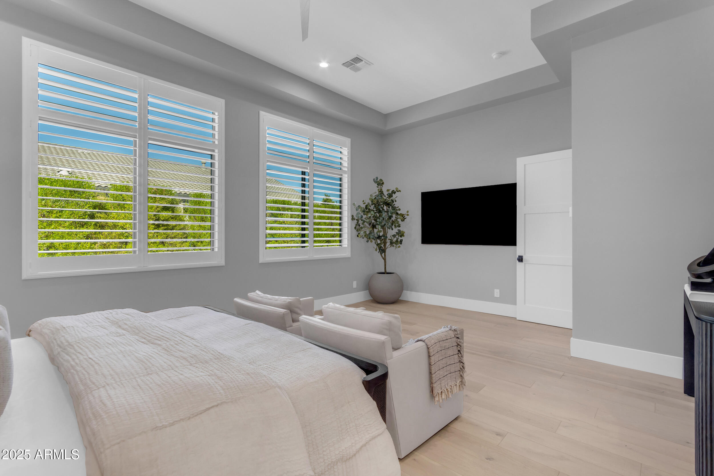 2580 E COUNTRY SHADOWS Street