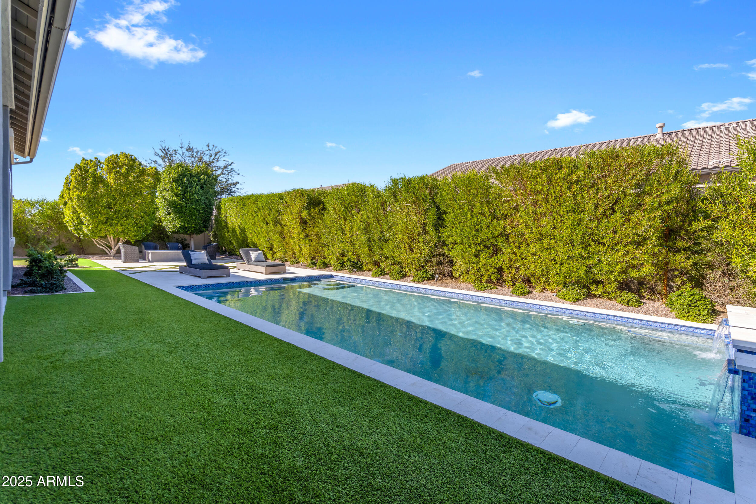 2580 E COUNTRY SHADOWS Street