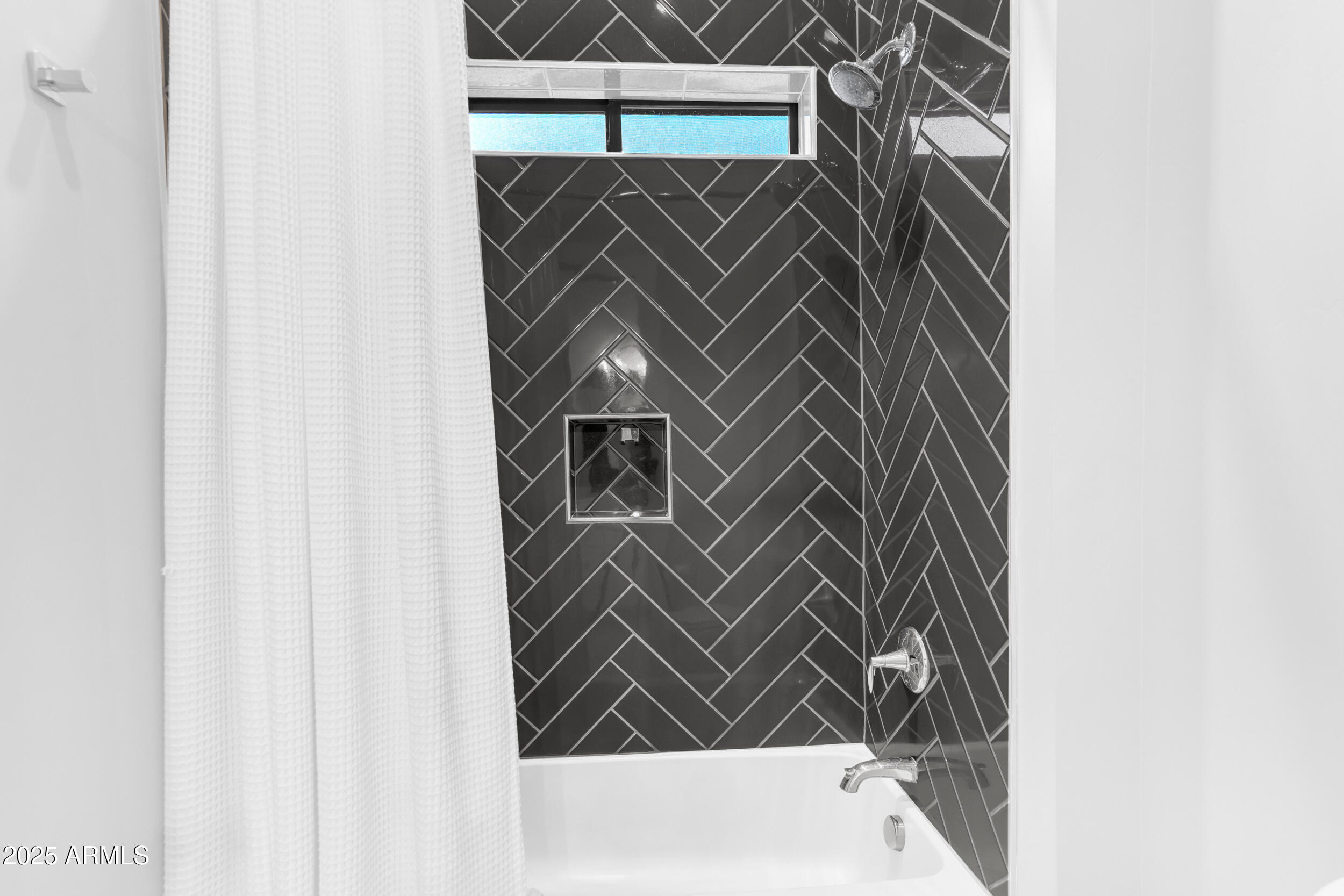 2580 E COUNTRY SHADOWS Street