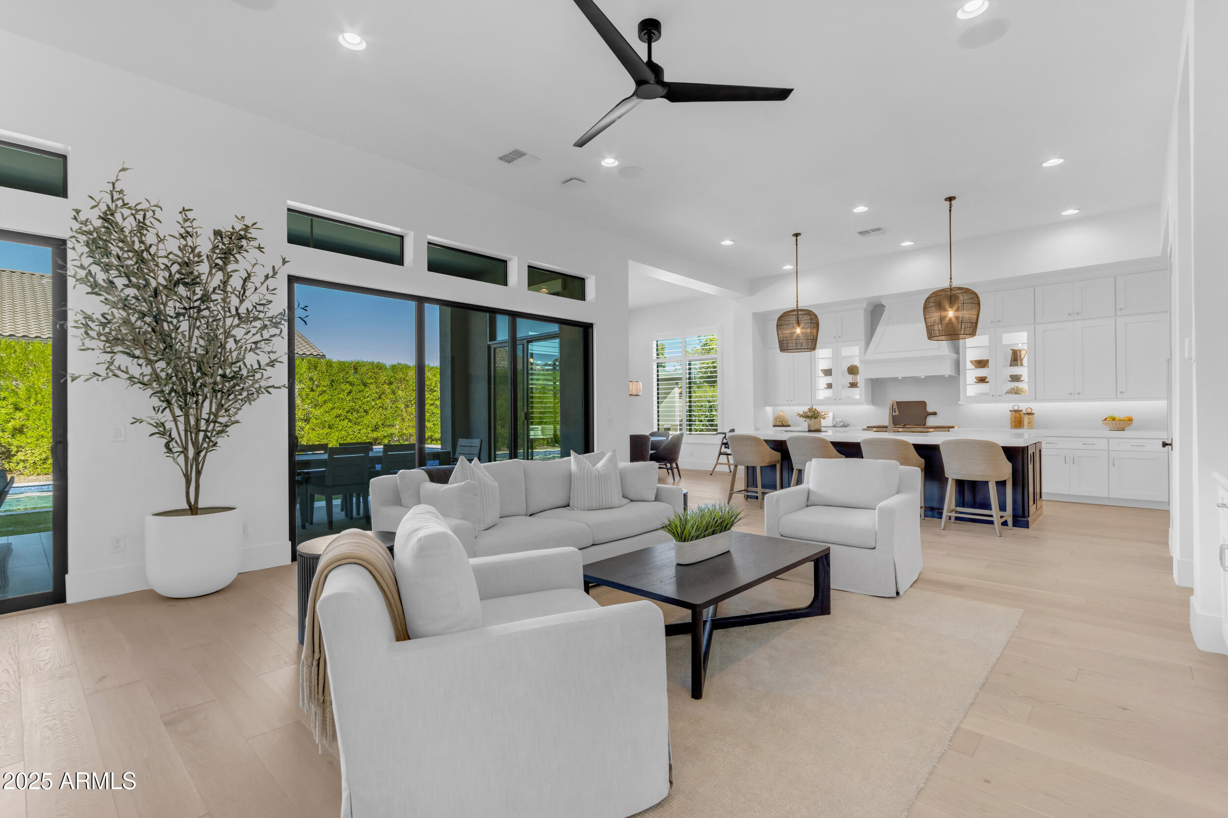 2580 E COUNTRY SHADOWS Street