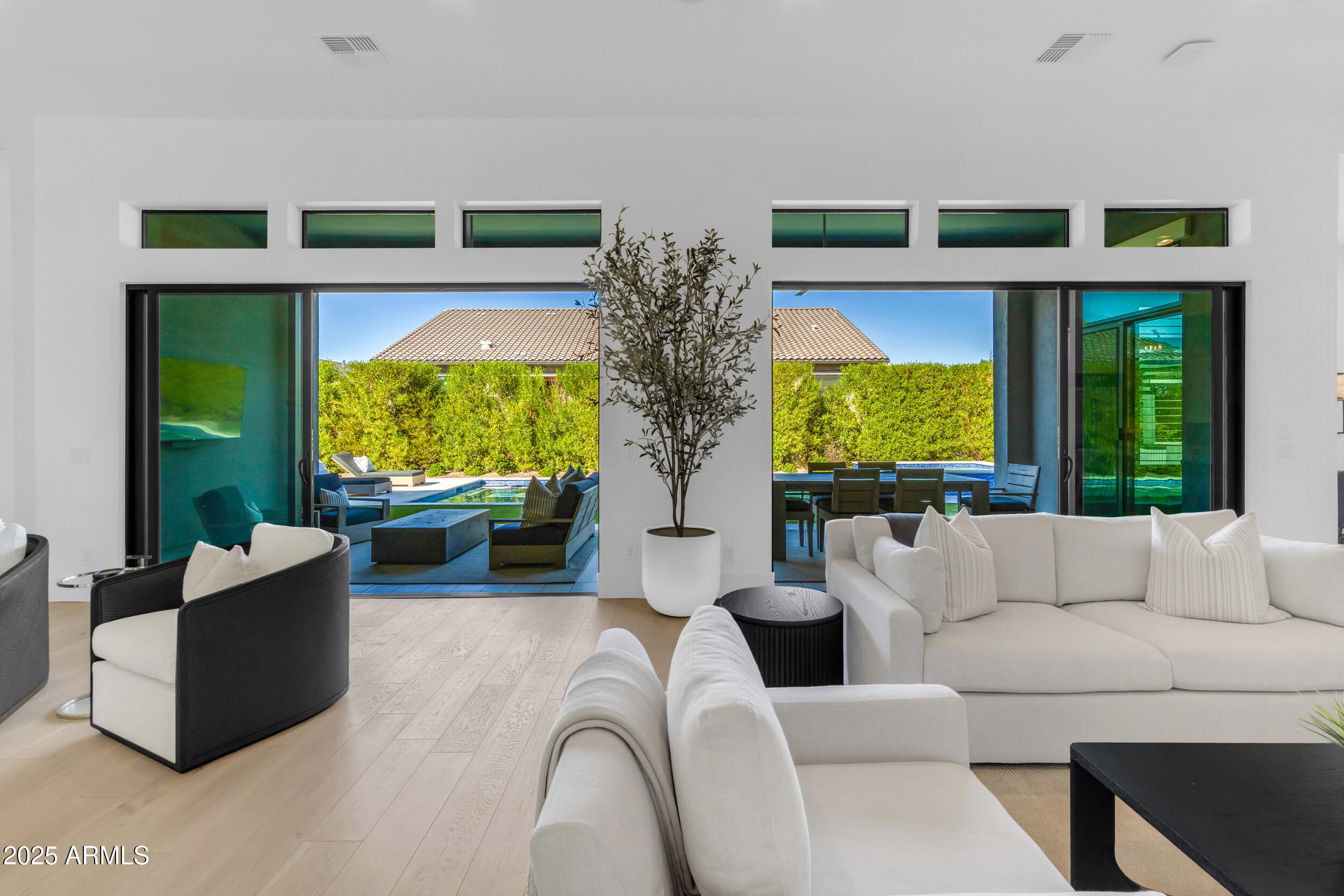 2580 E COUNTRY SHADOWS Street