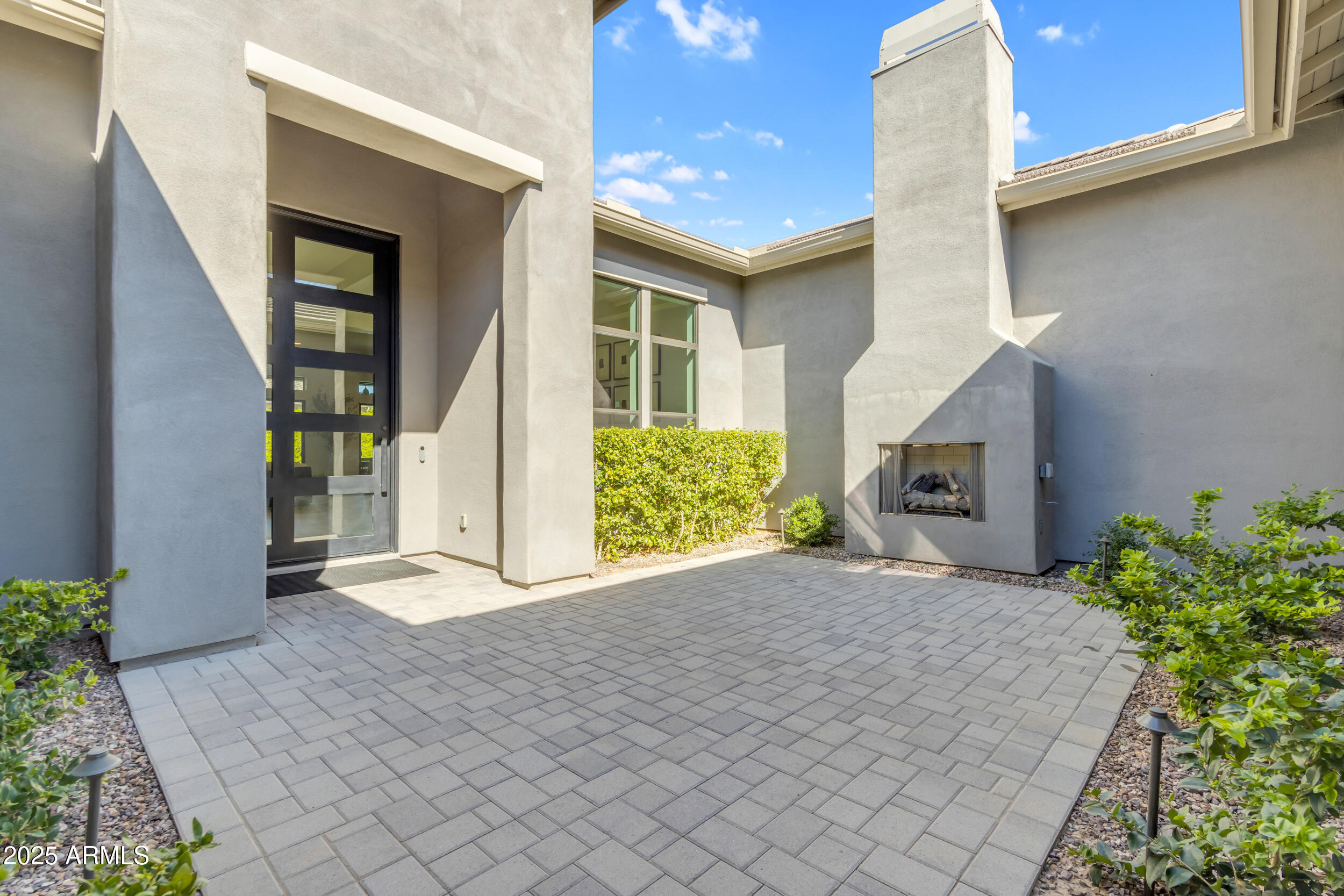 2580 E COUNTRY SHADOWS Street