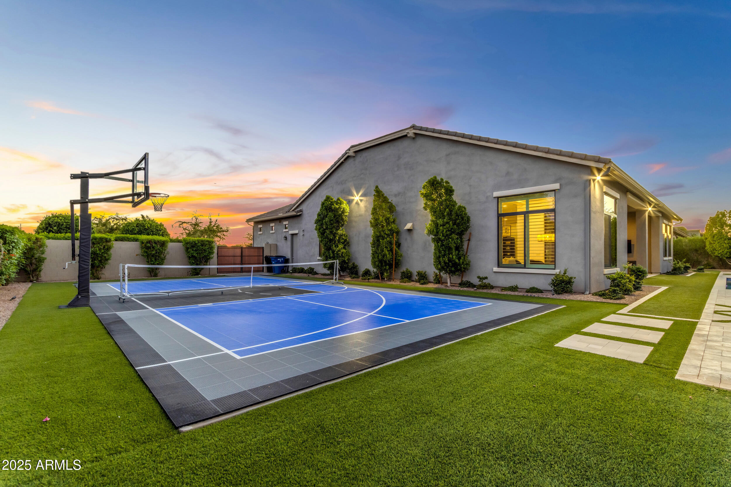 2580 E COUNTRY SHADOWS Street