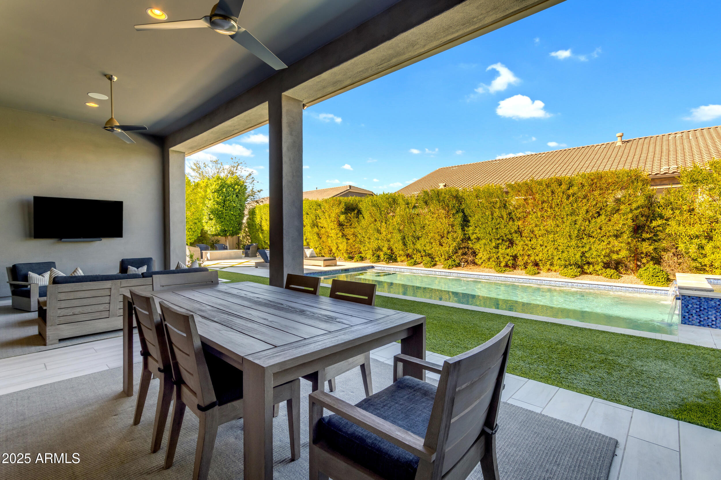 2580 E COUNTRY SHADOWS Street