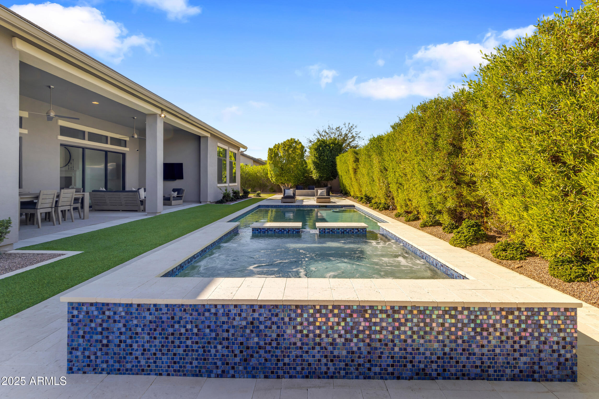 2580 E COUNTRY SHADOWS Street