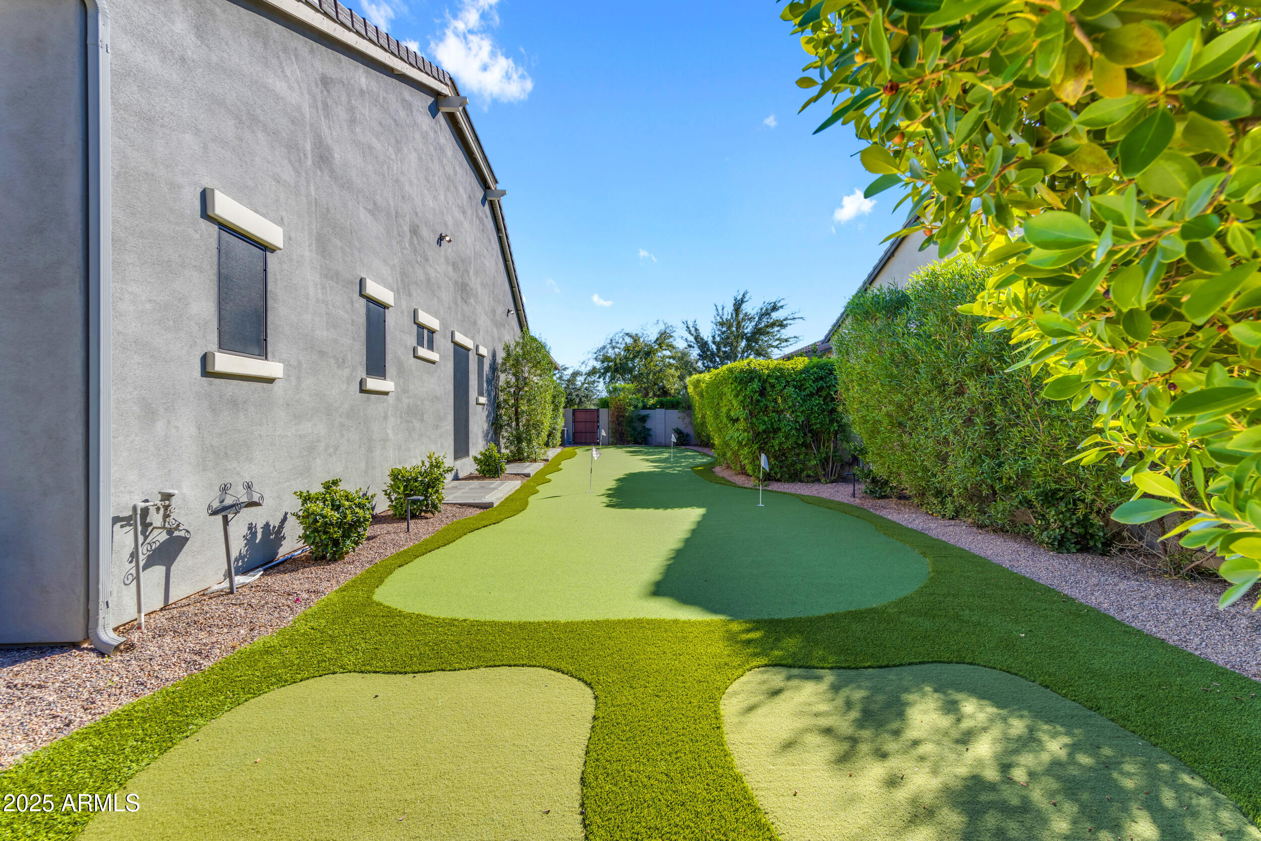 2580 E COUNTRY SHADOWS Street