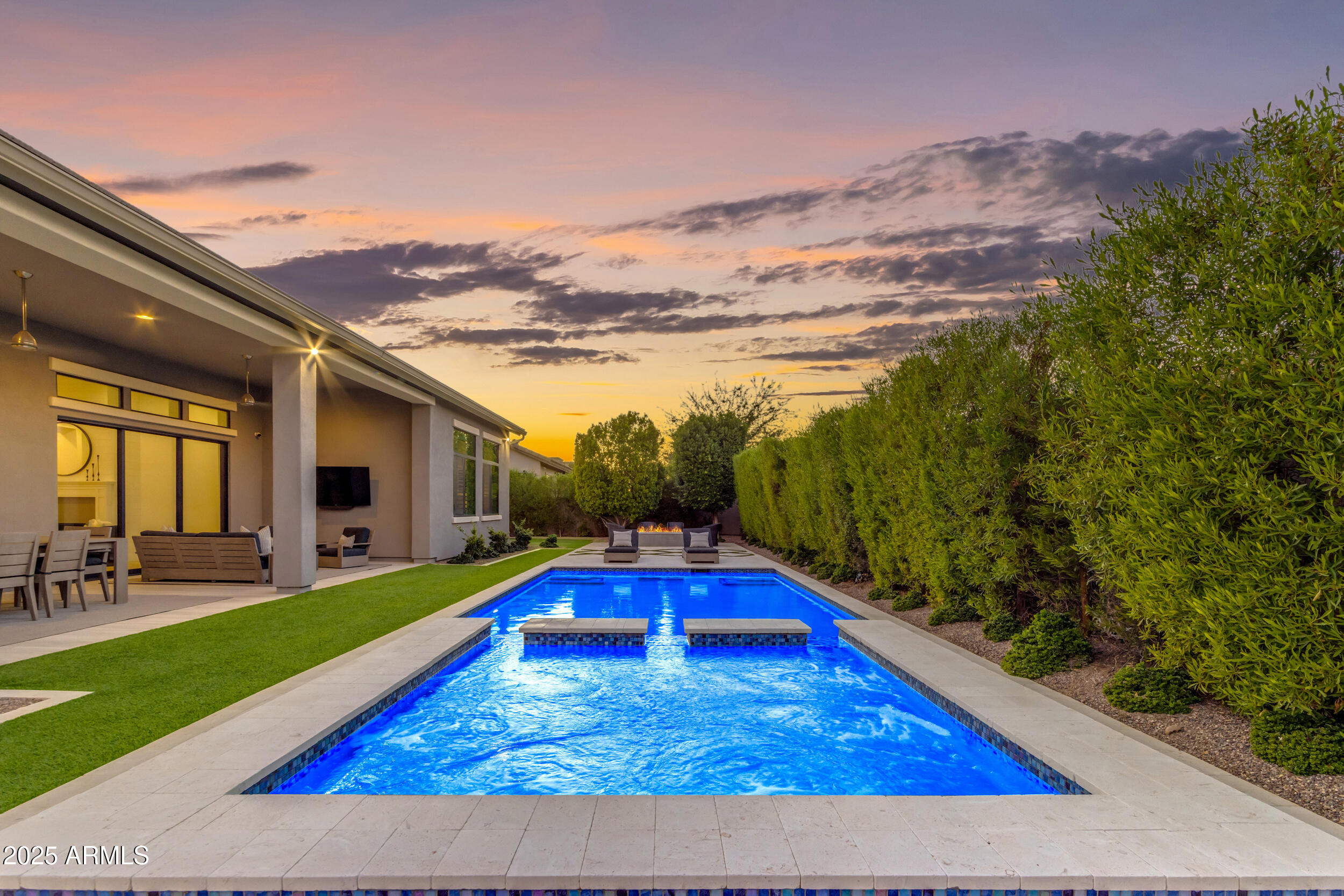 2580 E COUNTRY SHADOWS Street